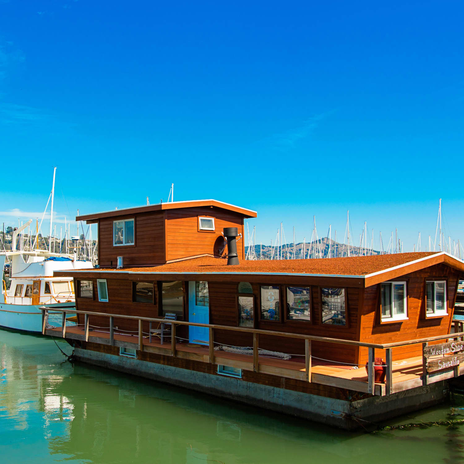 Price of store a houseboat