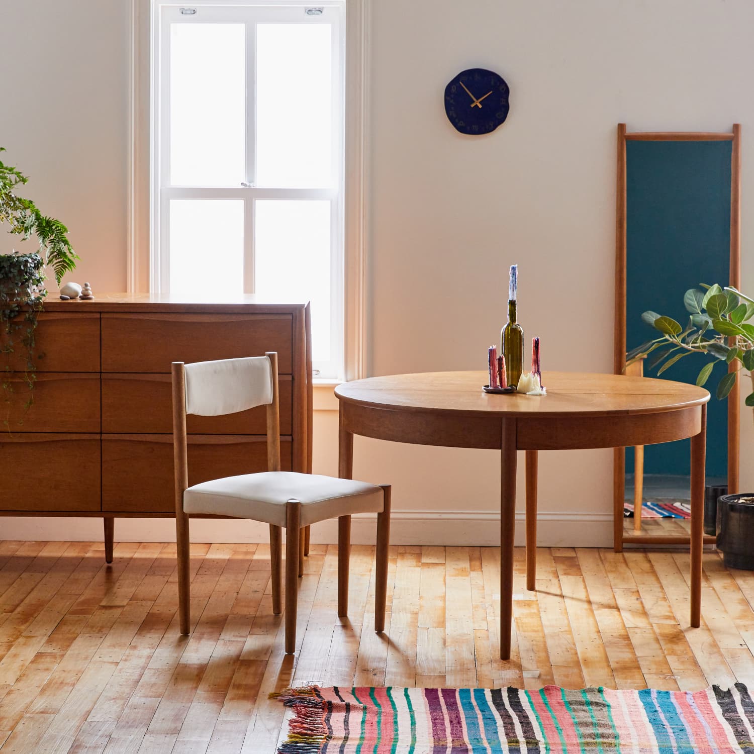 Urban outfitters round online dining table
