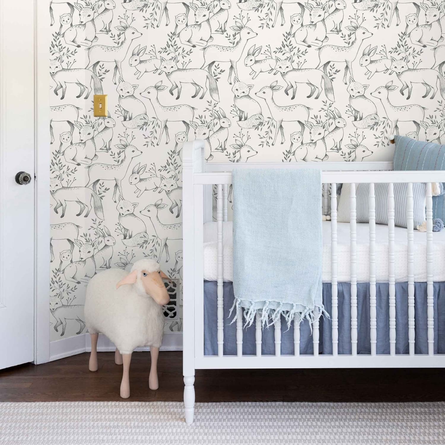 12 Animal-Themed Wallpapers for the Nursery or Kid's Room | Cubby