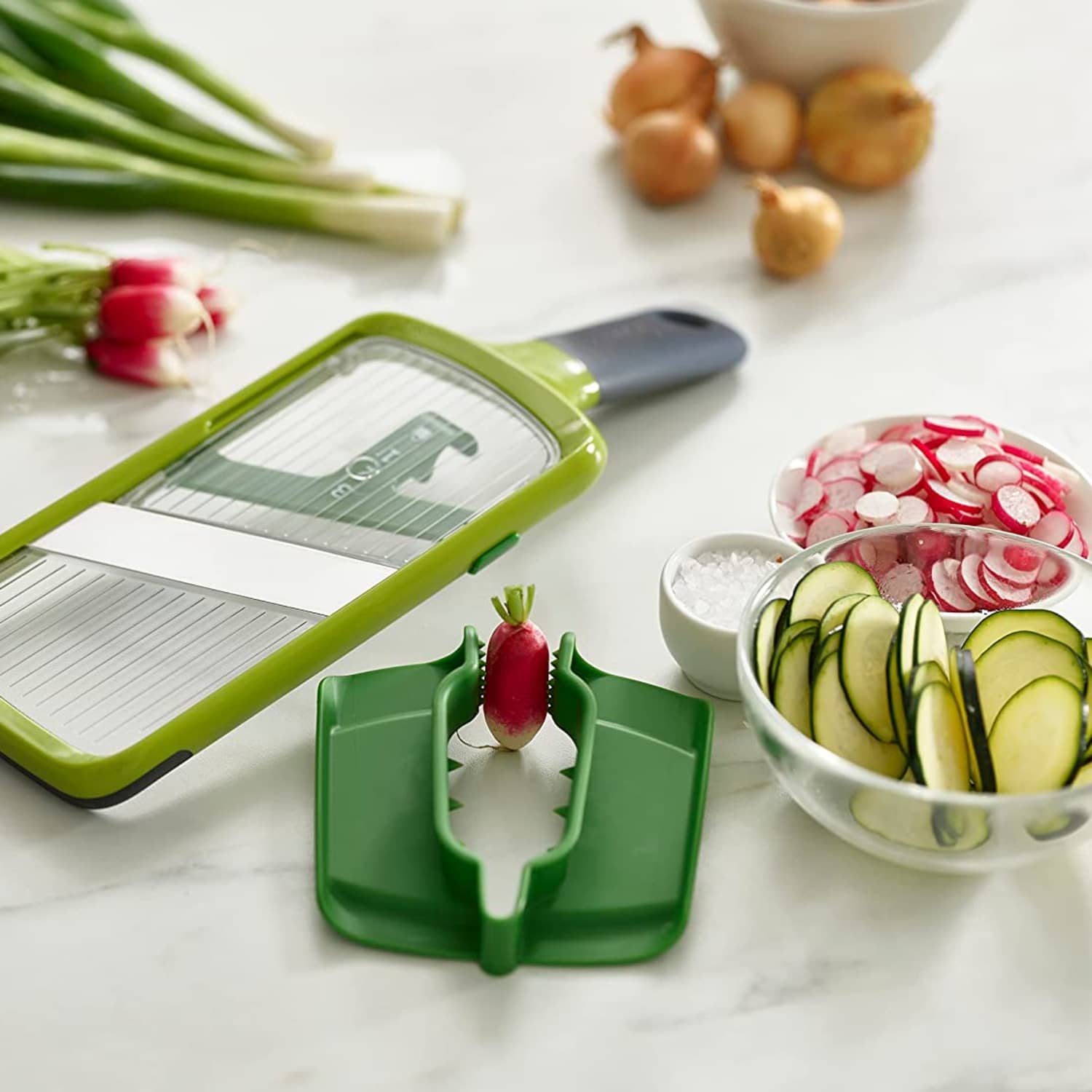 Mandoline with 5 Cutting Options - Innovative Culinary Tools 