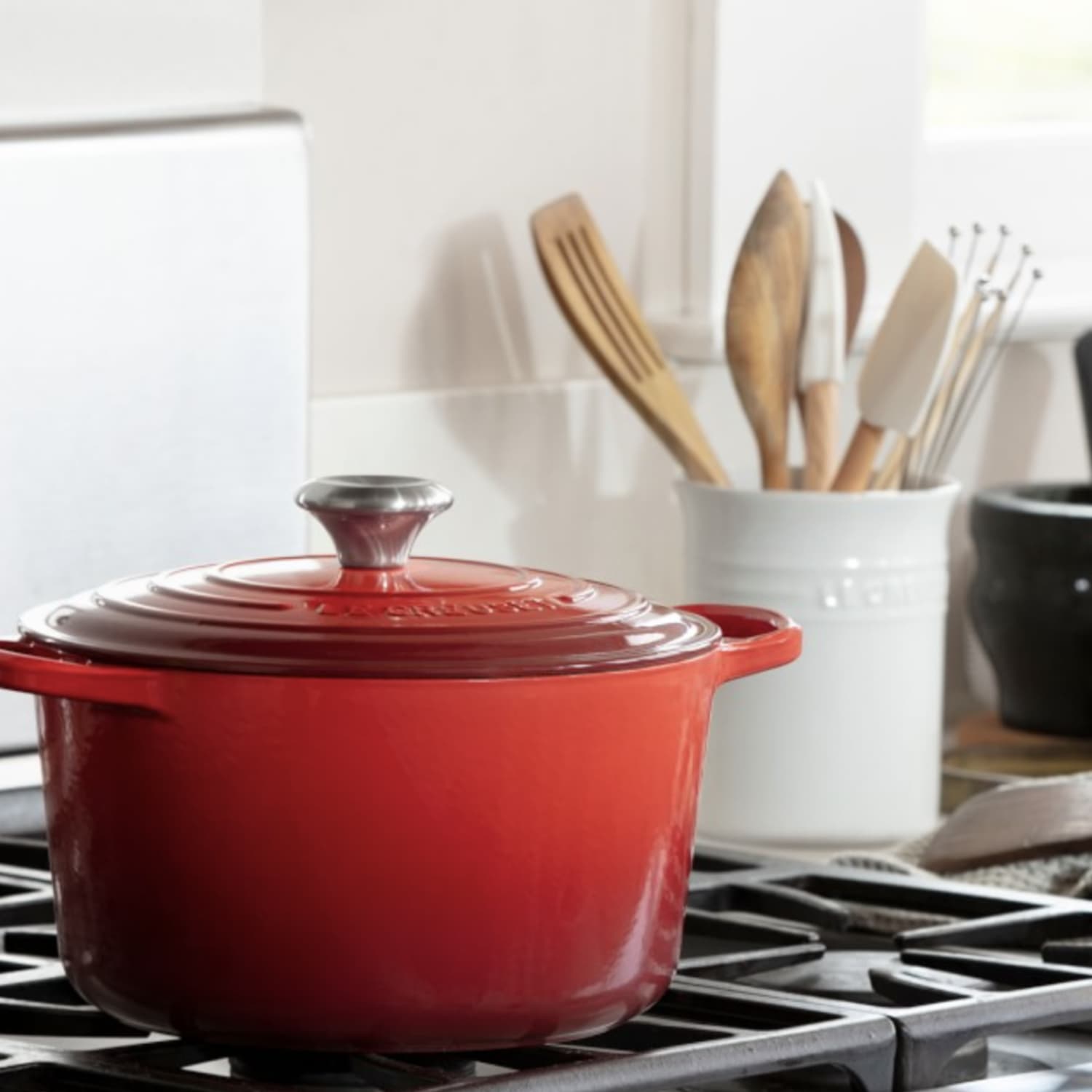 https://cdn.apartmenttherapy.info/image/upload/f_jpg,q_auto:eco,c_fill,g_auto,w_1500,ar_1:1/commerce%2FLe-Creuset-Red-Deep-Oven