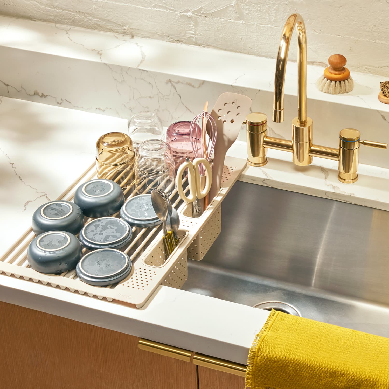 Rollup dish rack outlet
