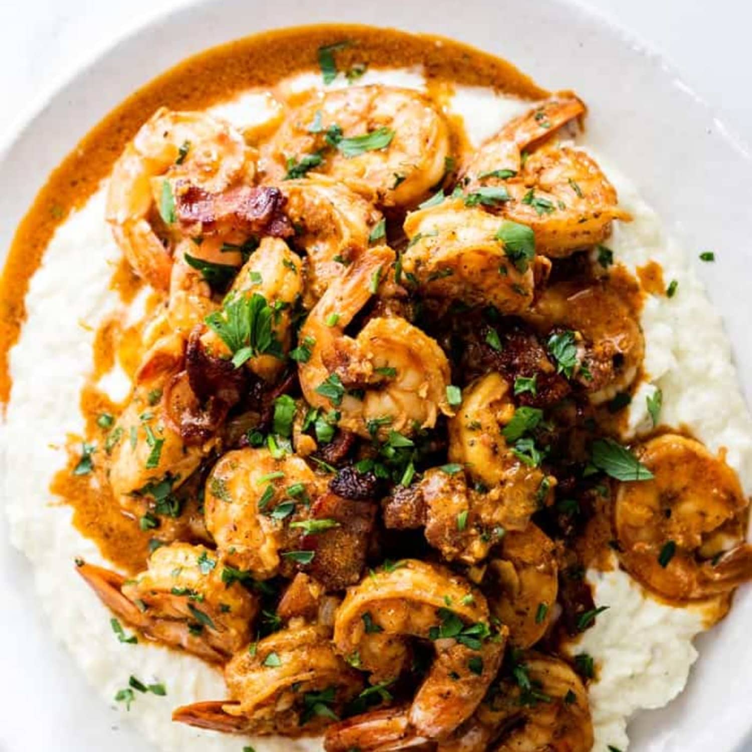 https://cdn.apartmenttherapy.info/image/upload/f_jpg,q_auto:eco,c_fill,g_auto,w_1500,ar_1:1/k%2FEdit%2F2020-Delicious-Links%2Fketo_shrimp_and_grits