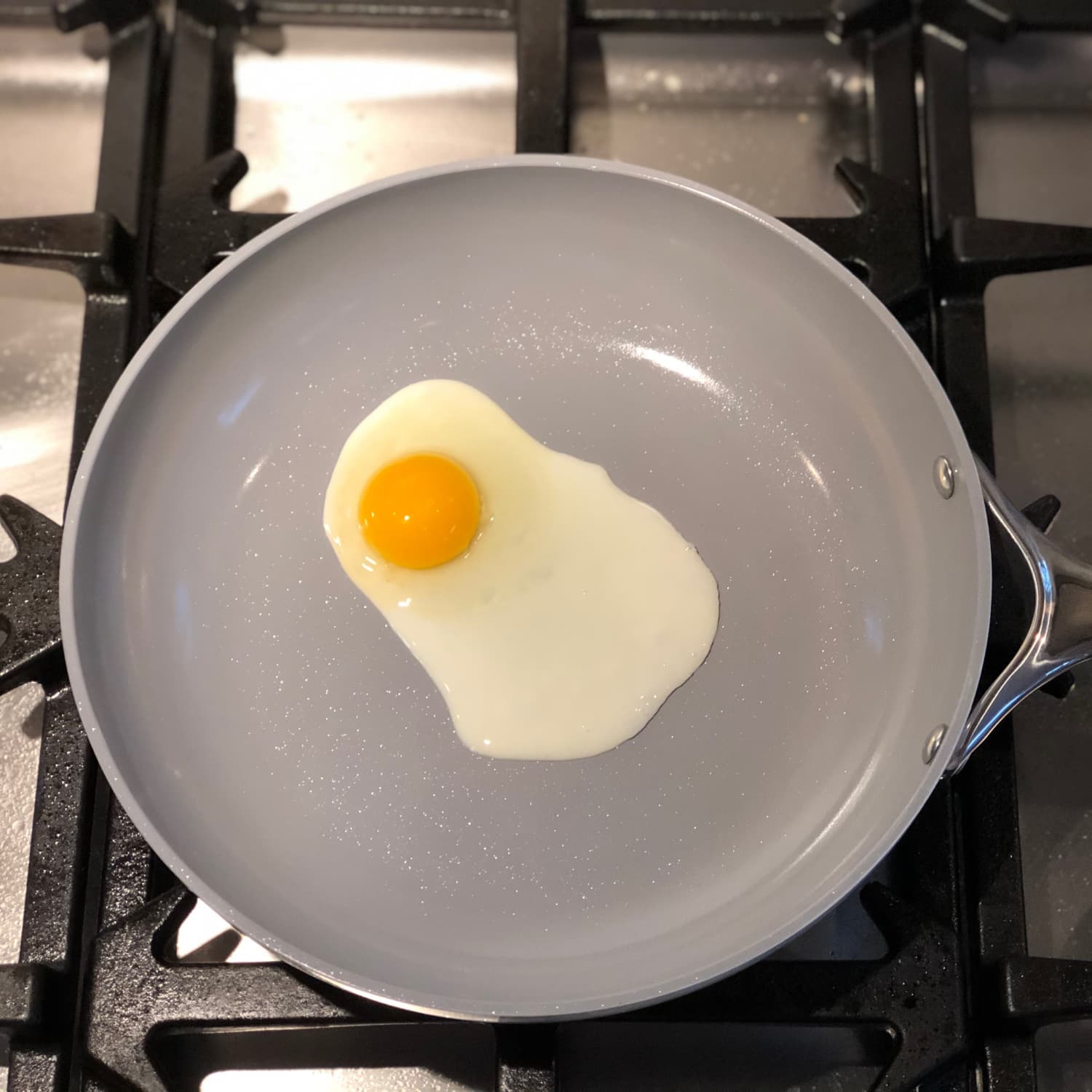  Egg Brush Cleaner, Silicone Egg Brush for Fresh Egg, Farm-Fresh  Eggs Made Sparkling Clean, Multifunctional Vegetable/Egg Scrubber Kitchen  Tool (Beige-1pcs): Home & Kitchen