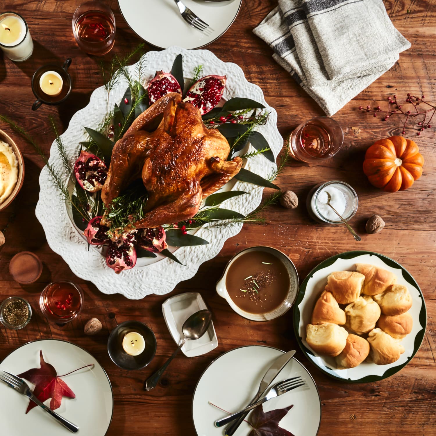 https://cdn.apartmenttherapy.info/image/upload/f_jpg,q_auto:eco,c_fill,g_auto,w_1500,ar_1:1/k%2FPhoto%2FIn-House%20Stock%2FThanksgiving%2FKitchn_Holiday_Table-2