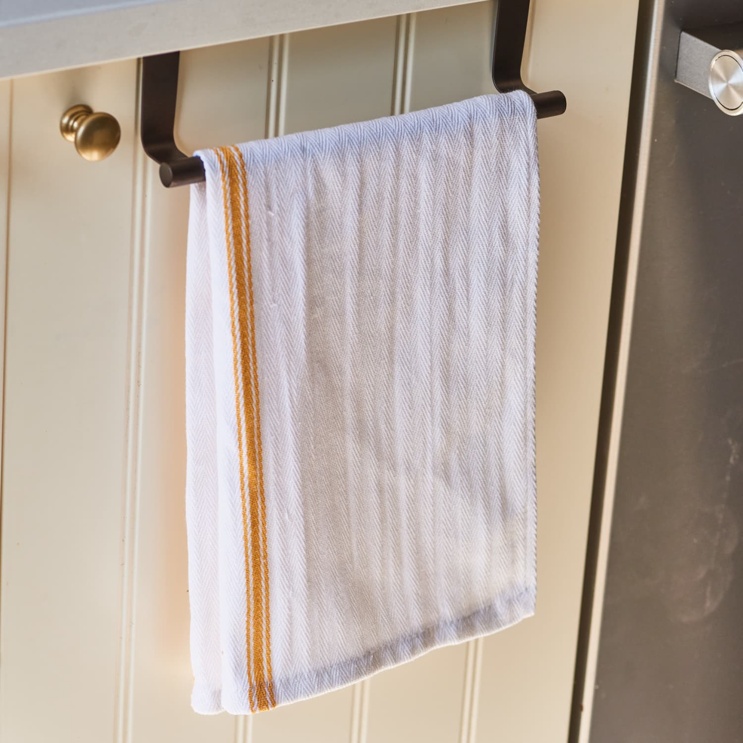 Kitchen Sink Towel Bar Organizing Hack