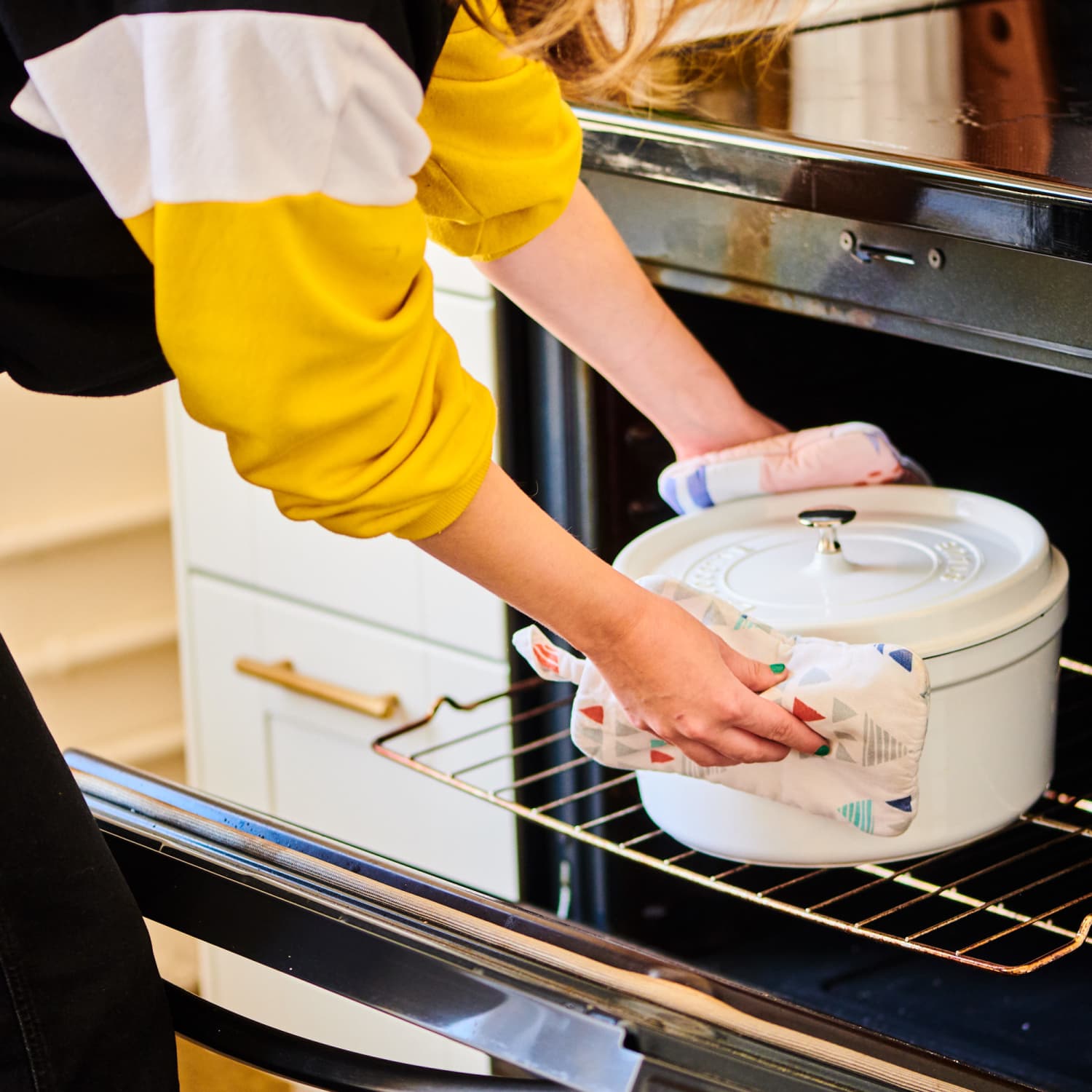 A Brilliant Method for Cleaning Oven Racks That Works Apartment
