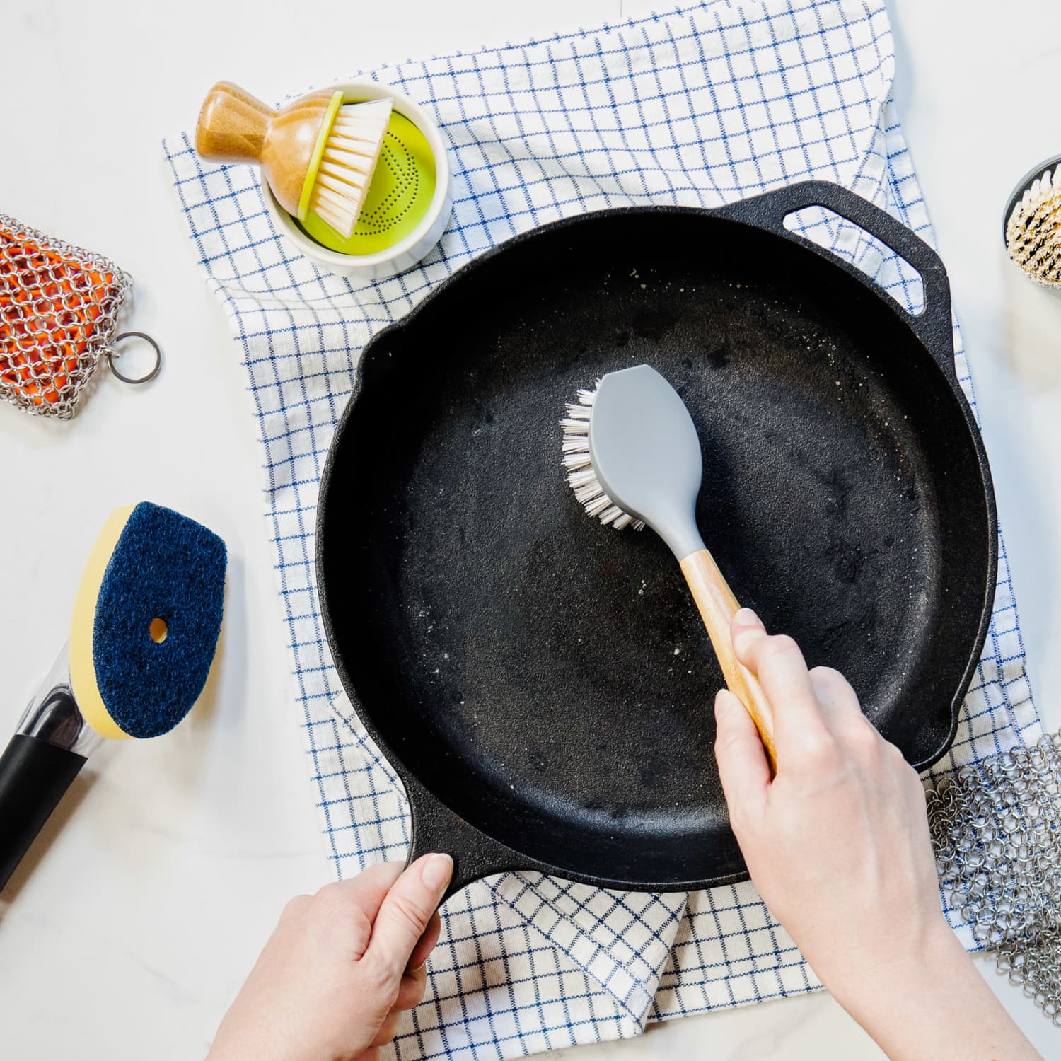 Best Scrubbers for Cast Iron Skillets and Grill Pans