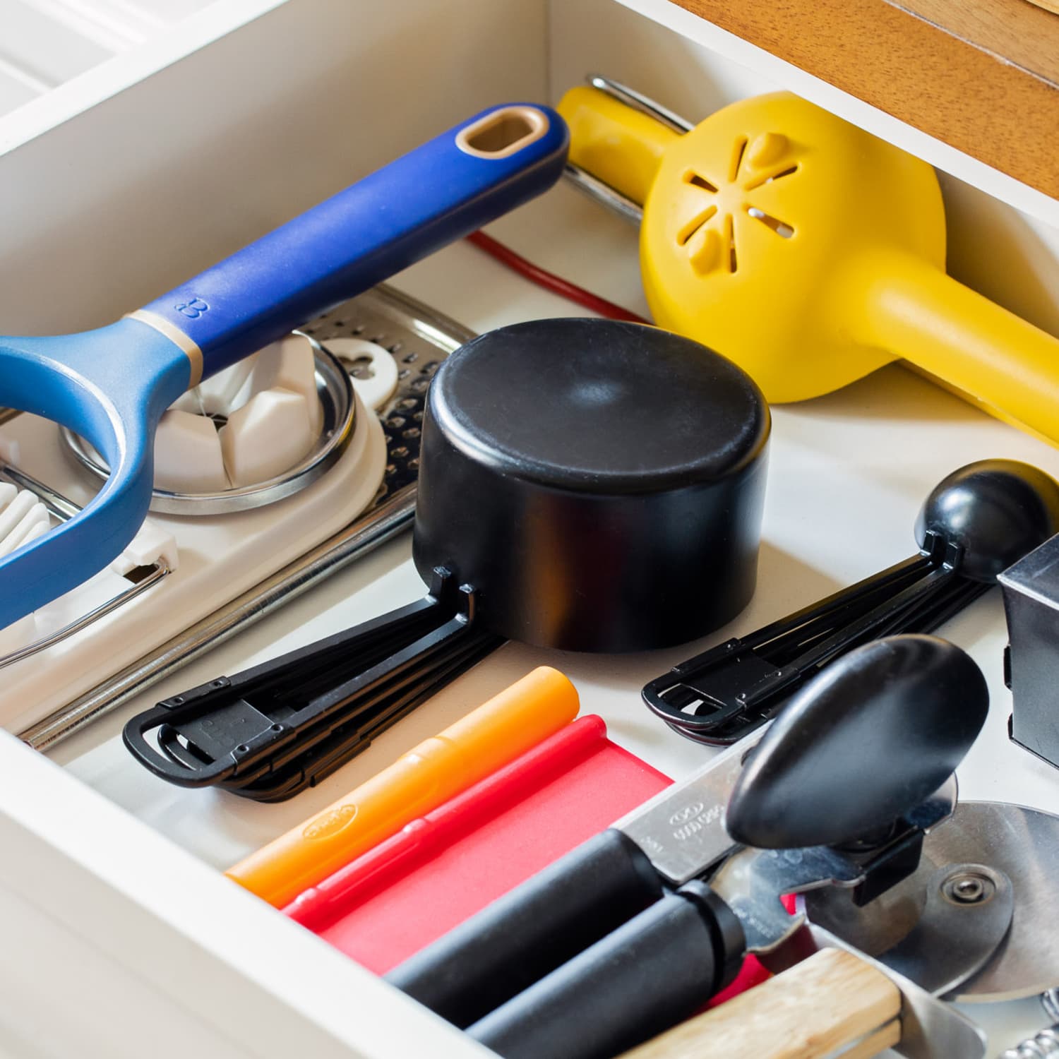 https://cdn.apartmenttherapy.info/image/upload/f_jpg,q_auto:eco,c_fill,g_auto,w_1500,ar_1:1/k%2FPhoto%2FLifestyle%2F2021-08-The-Most-Brilliant-Drawer-Organizing-Tip-That-Everyone-Needs-to-Hear%2Fdrawer-organizing-tips-crop