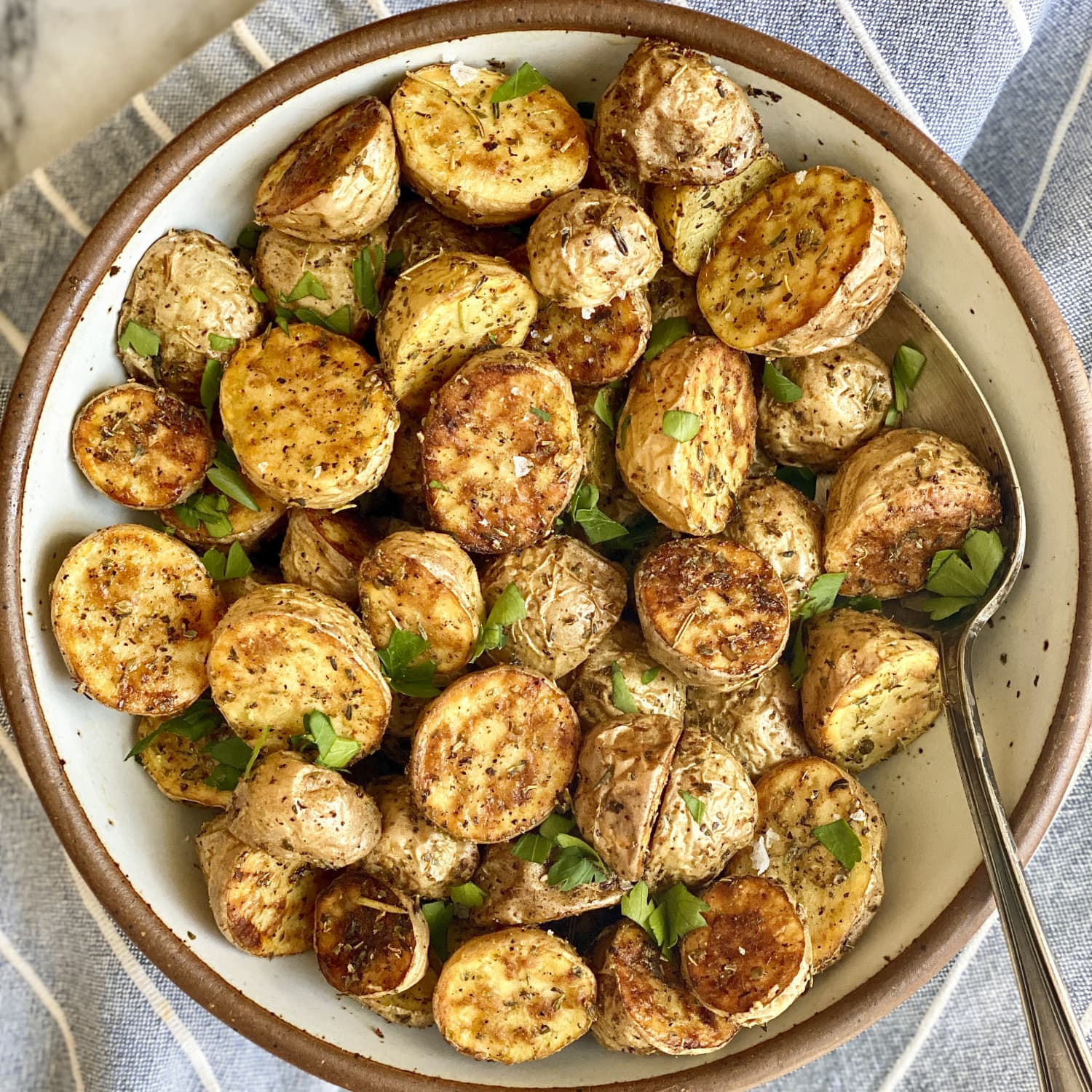 Air Fryer Roasted Potatoes Recipe (Quick and Easy)