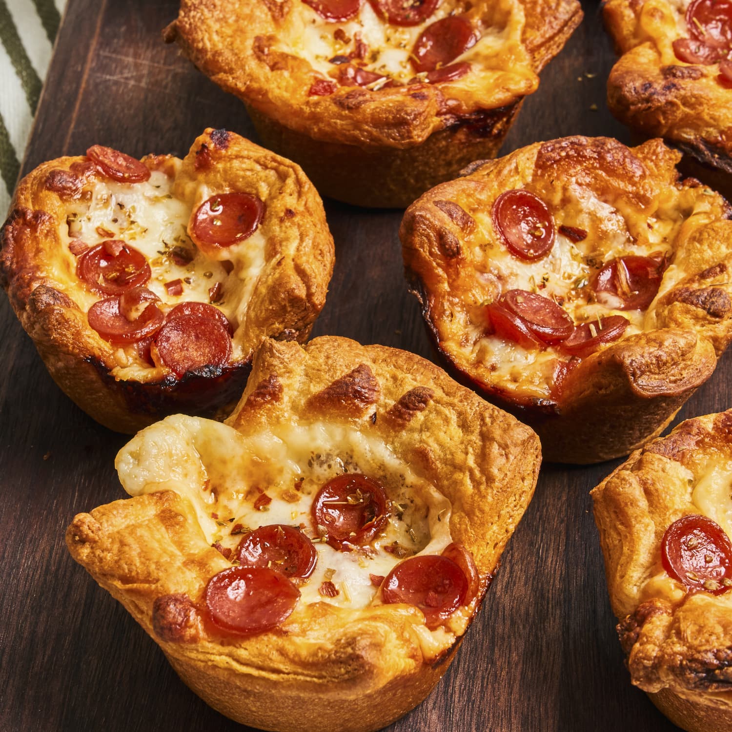 Muffin Tin Pizzas + Other Muffin Tin Dinner Ideas