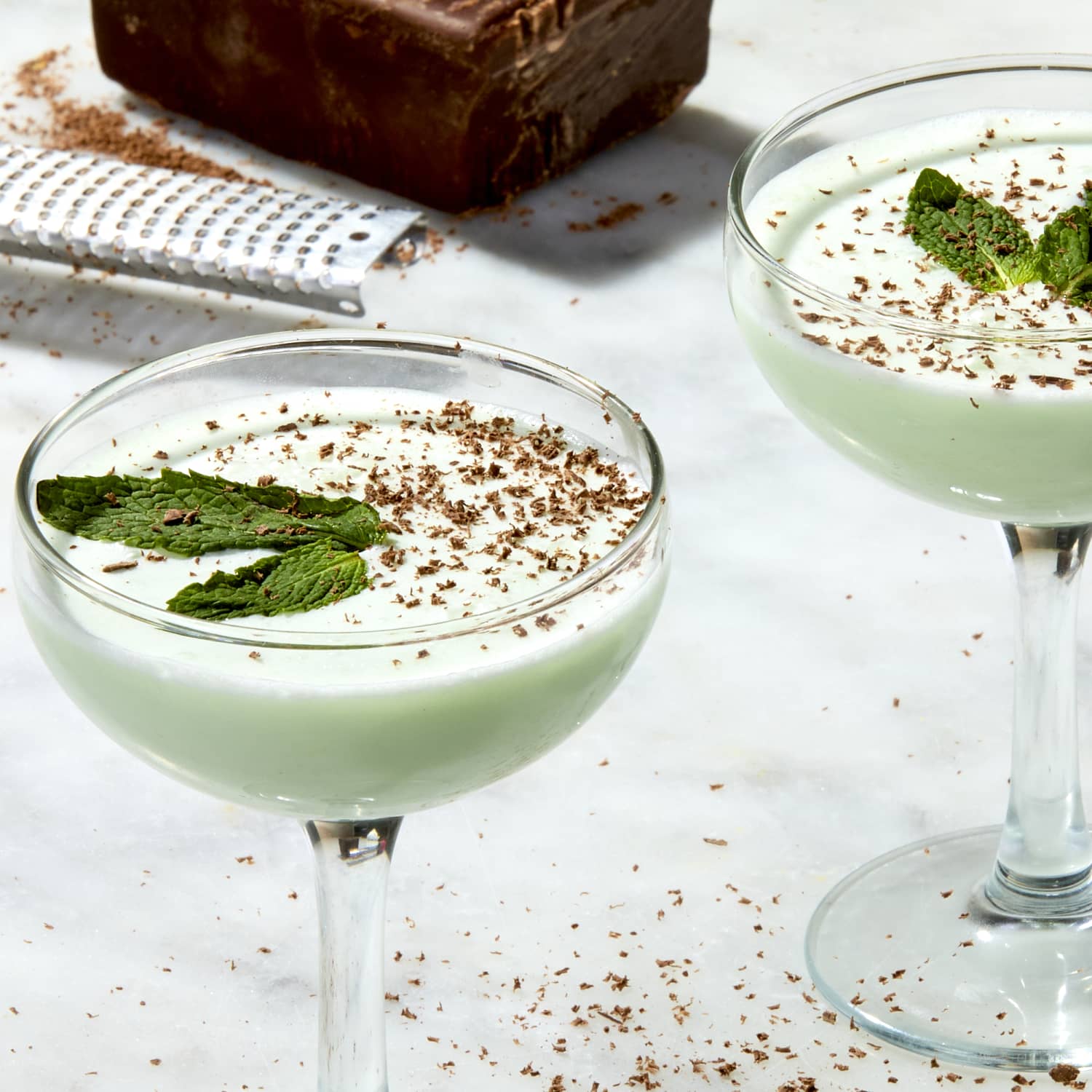 What is the Best Way to Measure Ingredients for Holiday Cocktails? Expert Tips