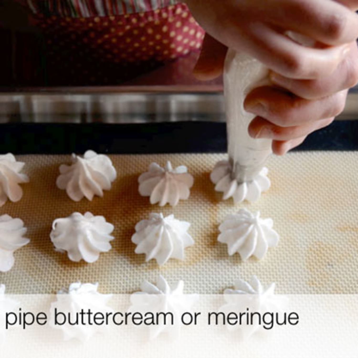 how to pipe buttercream