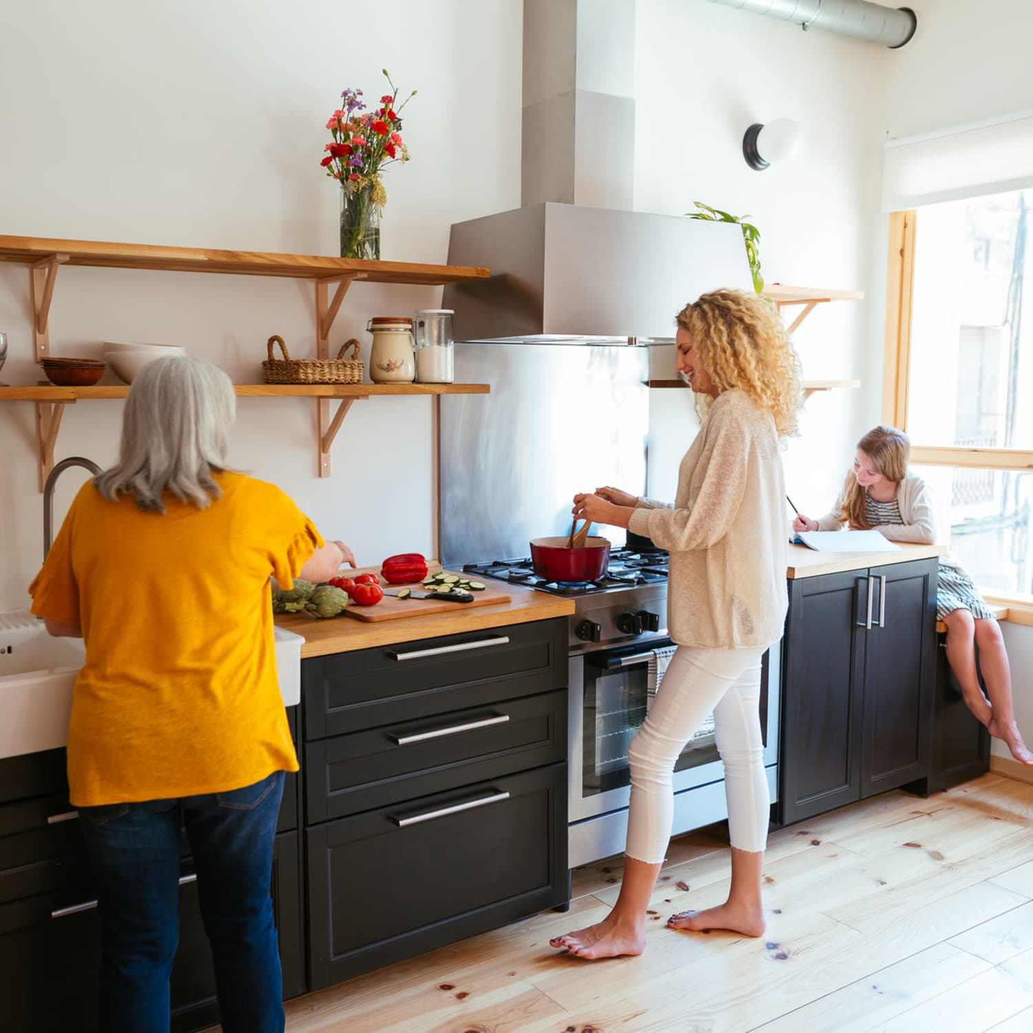 Must Have Kitchen Gadgets - mom makes dinner