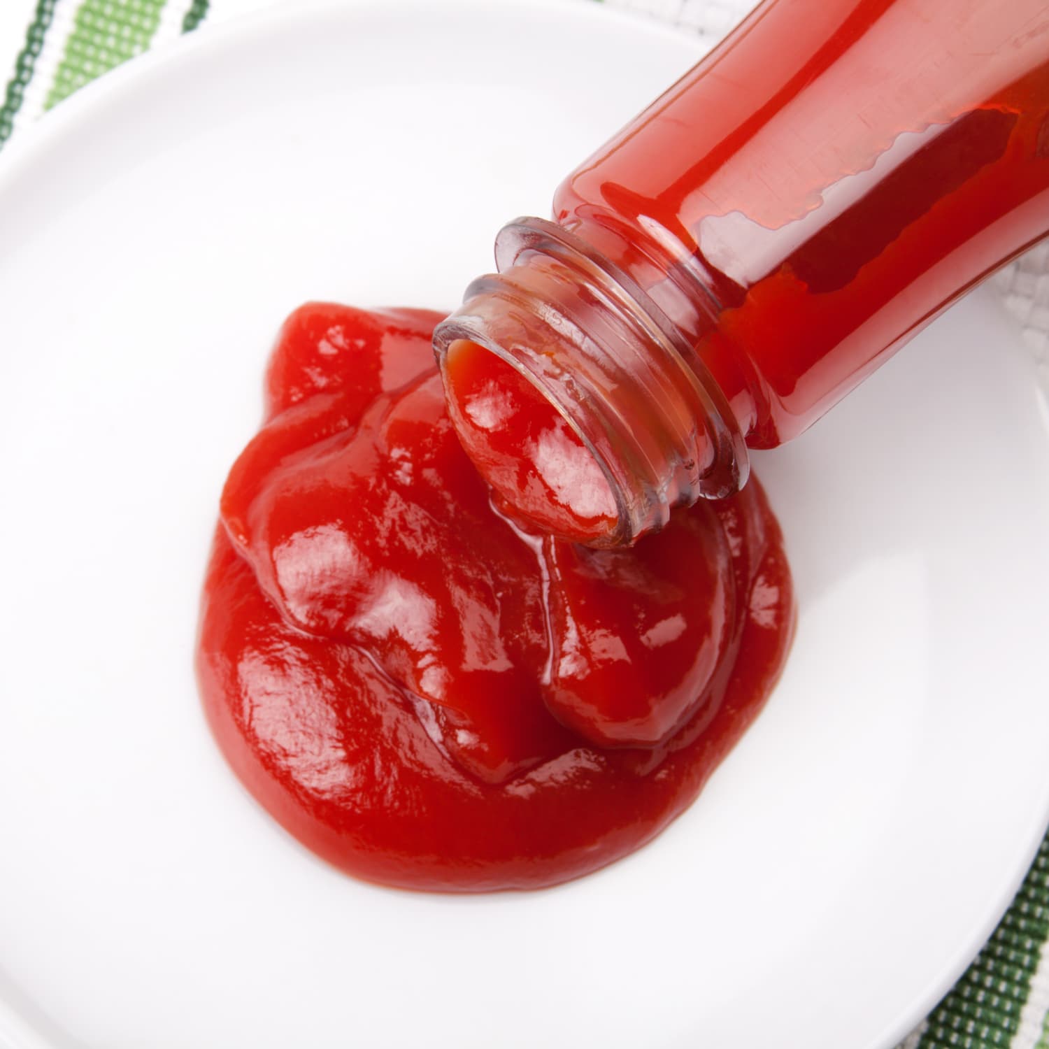 Приготовление томатного соуса на поп. Кетчуп эстетика. Можно ли использовать томатную пасту вместо кетчупа. Соус красный. Можно ли использовать томатную пасту вместо кетчупа.