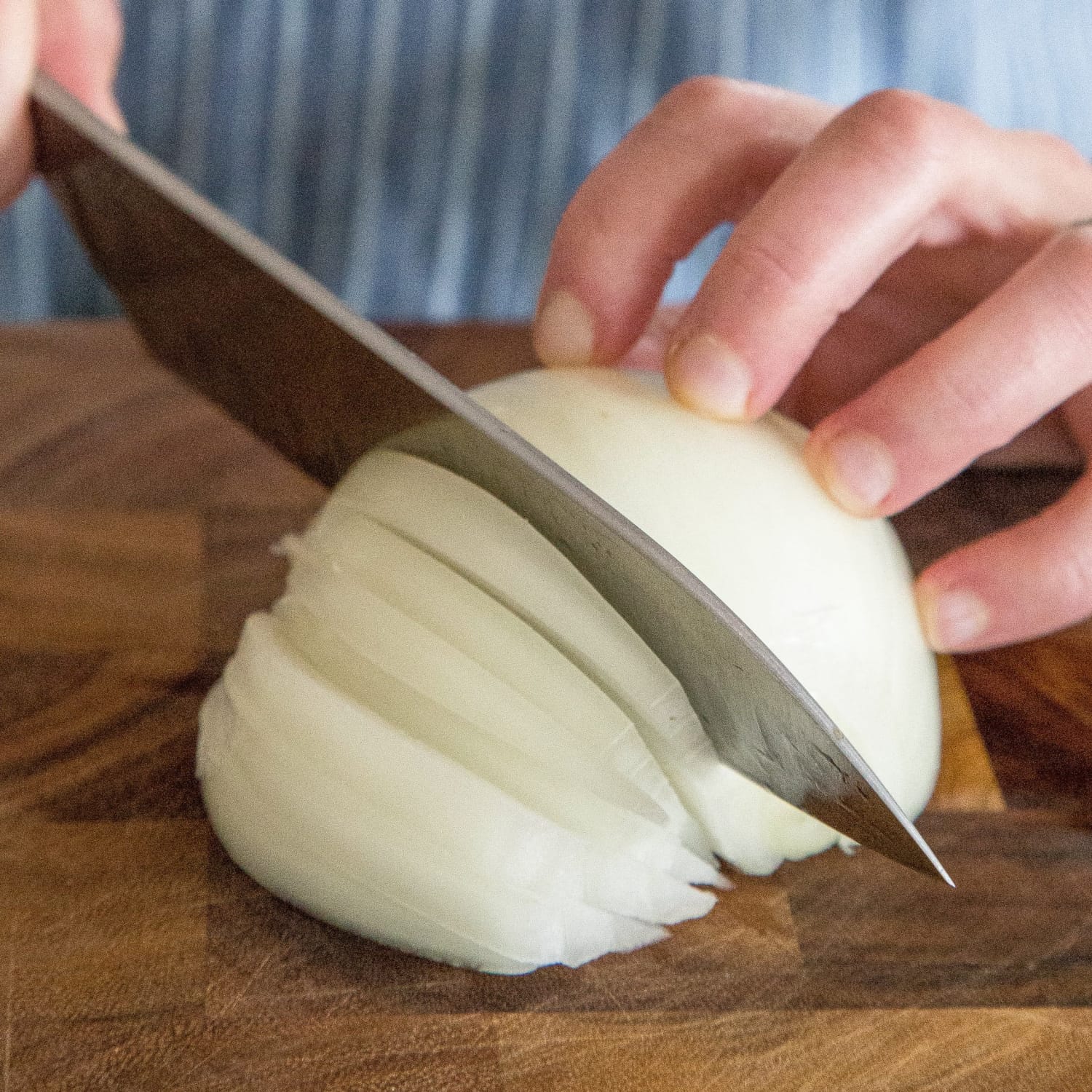 How To Thinly Slice an Onion (Step-by-Step Guide with Photos)