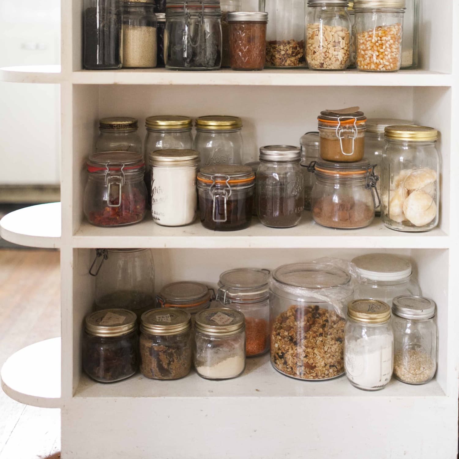 Mason Jar Organization in the Kitchen