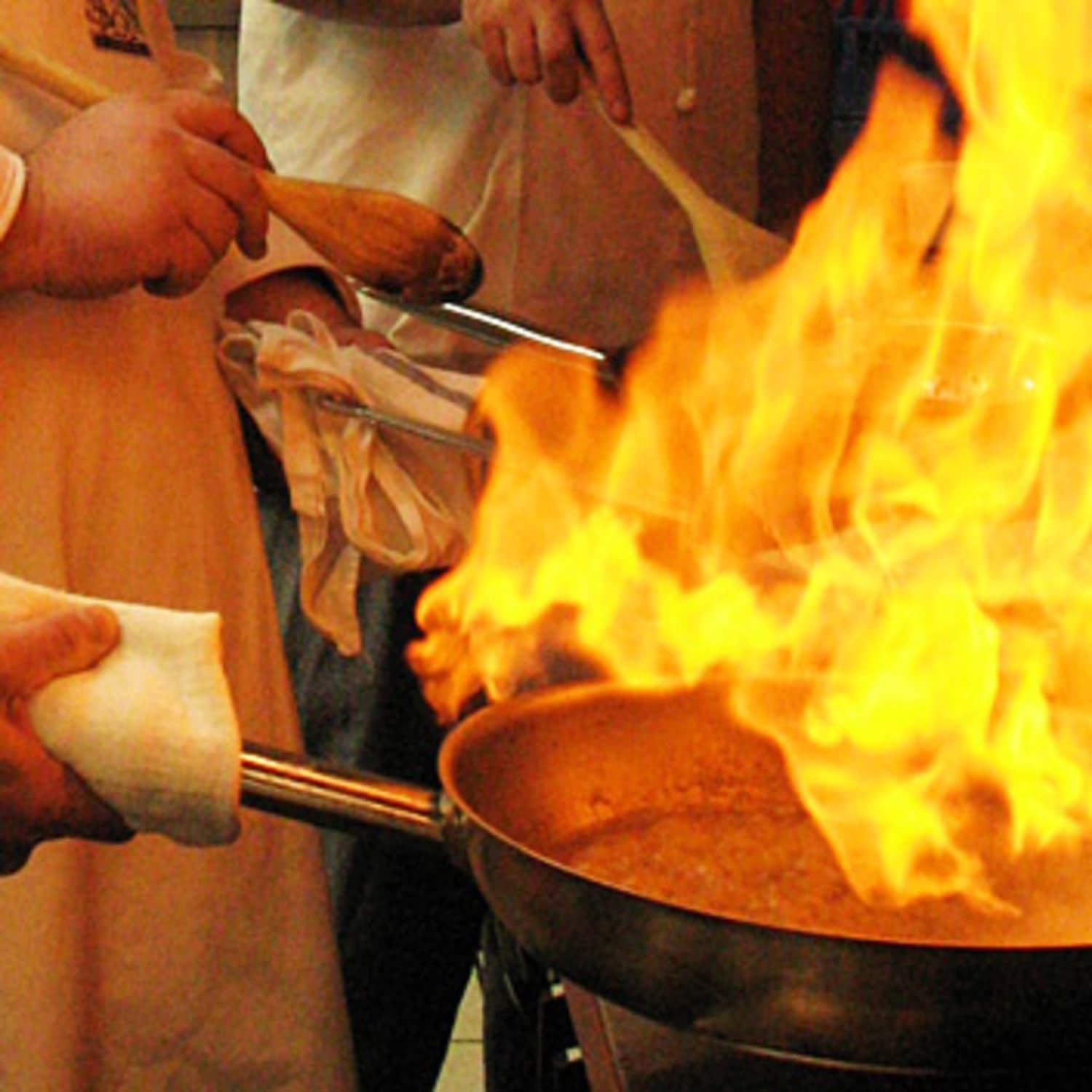 Kitchen Safety How To Put Out A Grease Fire Kitchn