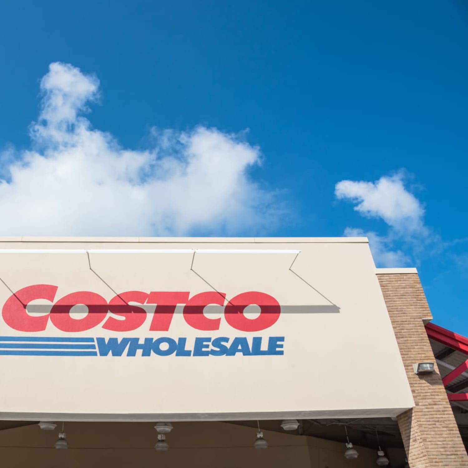 The Dos and Don'ts of Costco's Checkout Etiquette, According to a Superfan
