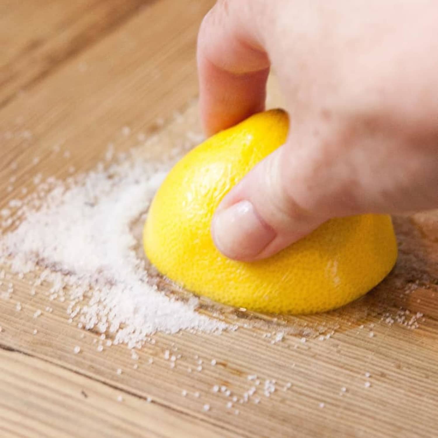 How to Clean a Wooden Cutting Board