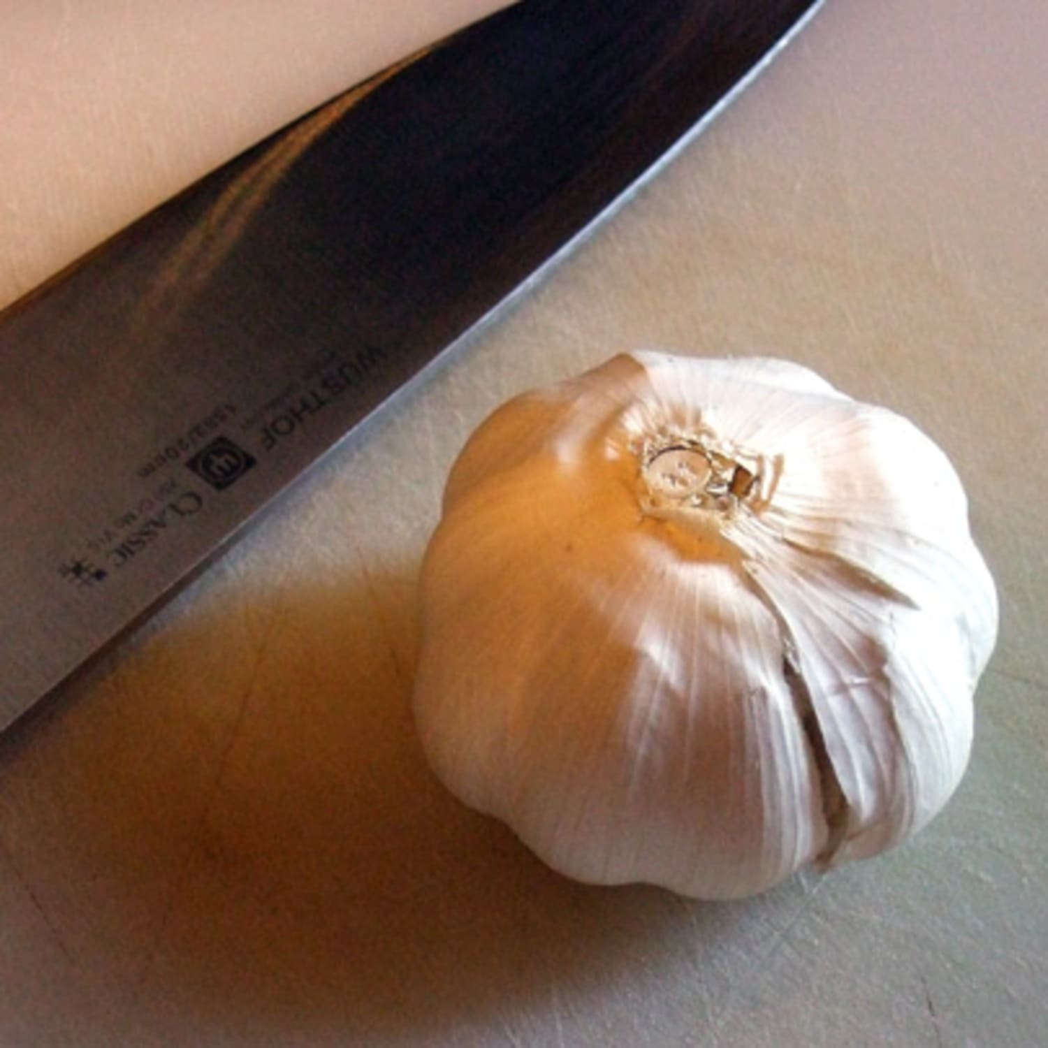 How To Peel Garlic Quickly And Easily Kitchn
