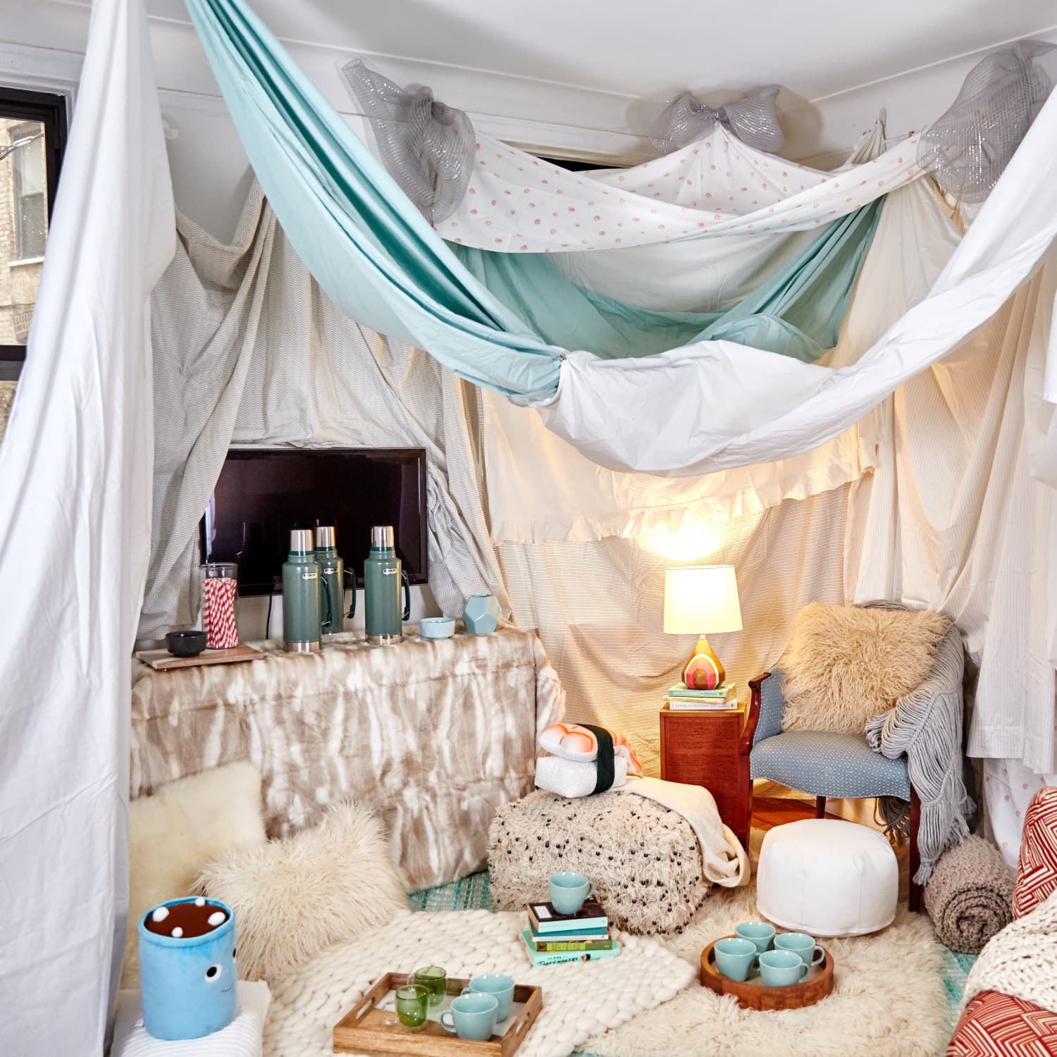 blanket fort ideas on bed