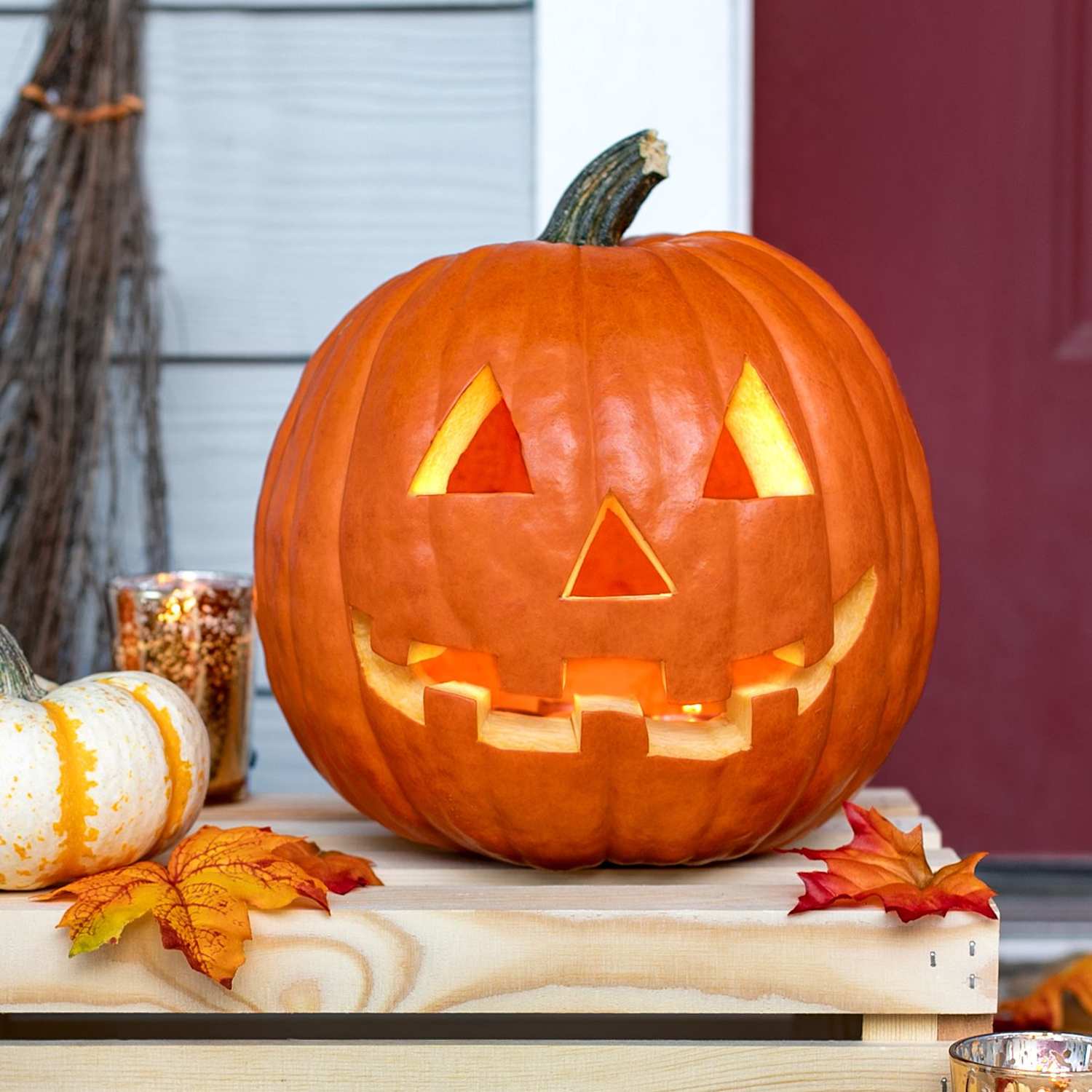 i-just-discovered-how-to-carve-a-jack-o-lantern-into-a-pineapple-the-kitchn