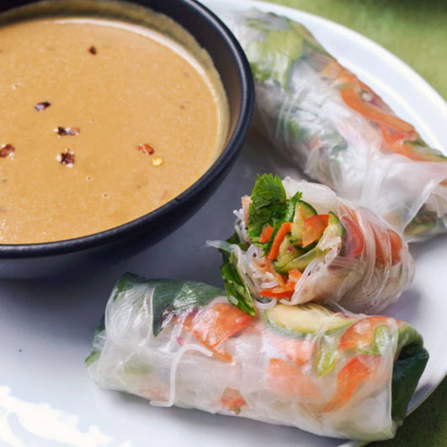 How To Make Vietnamese Spring Rolls Summer Rolls With Spicy
