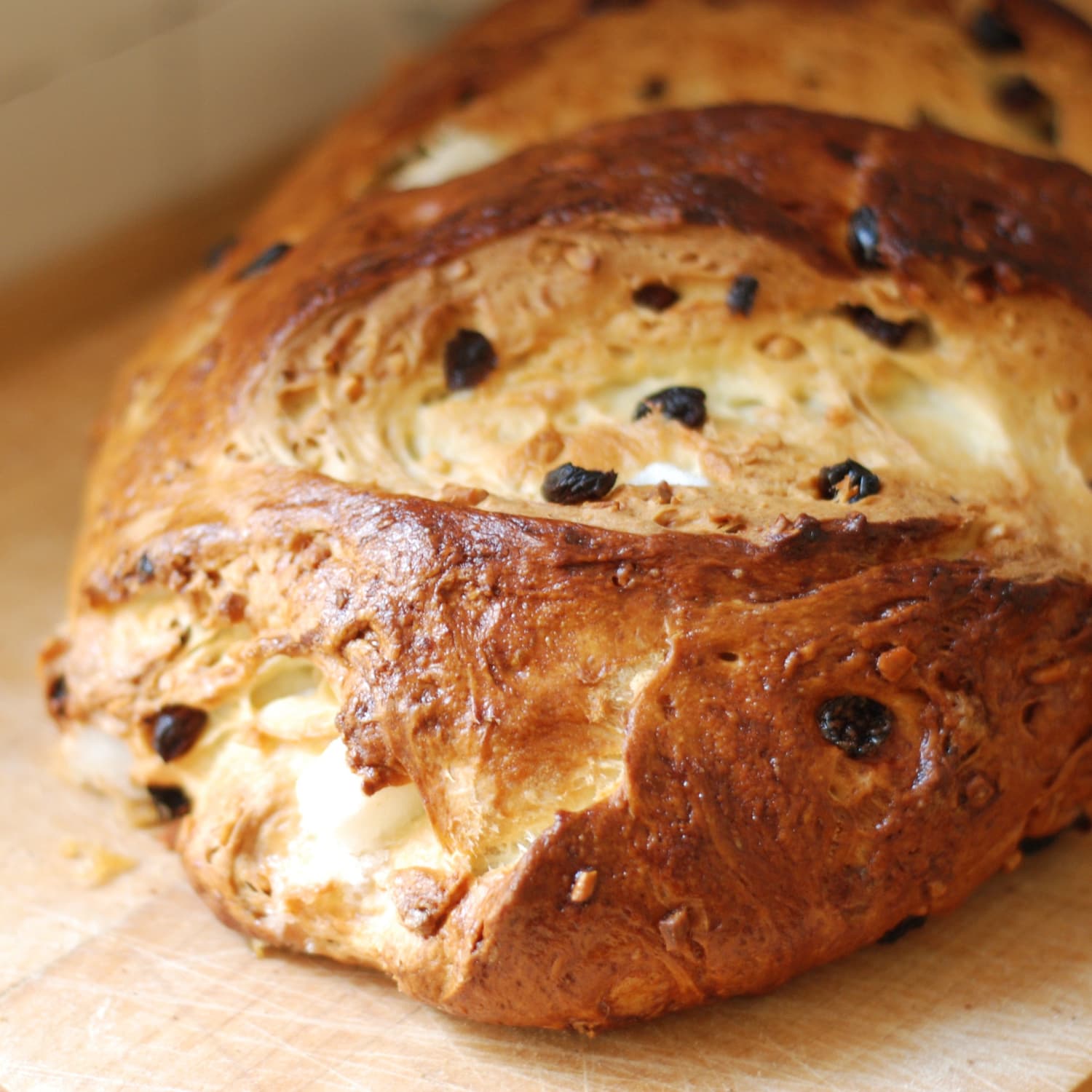 Recipe Easter Bread With Raisins And Sugar Cubes Kitchn