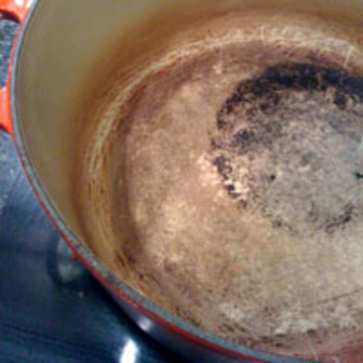 How To Clean A Stained Le Creuset Pot With Bleach And Water 