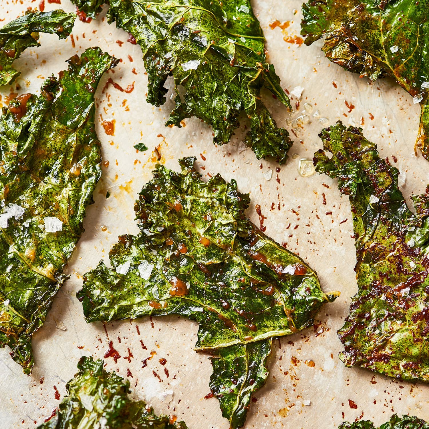 Oven-baked Kale Chips (Crunchy and Salty)