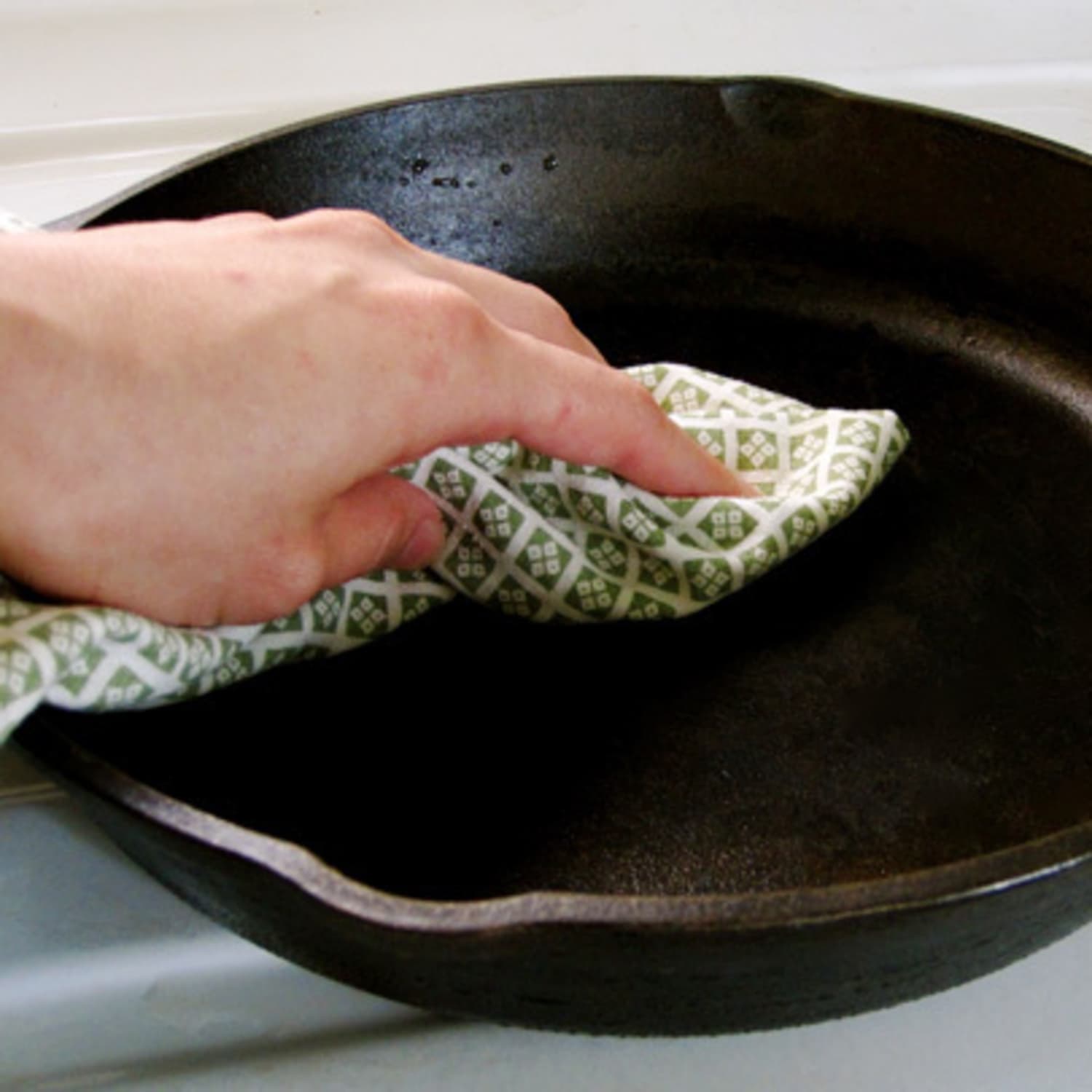 Using and Seasoning Cast Iron Pans - Countryside