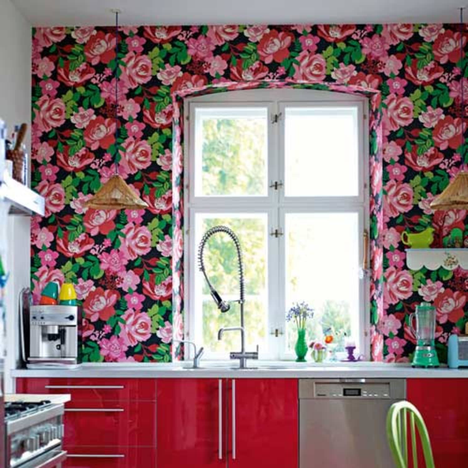 Hãy xem các hình ảnh nền tường nhà bếp màu hồng sáng để thấy sự tươi mới và phong cách năng động giữa không gian của bạn. Với màu sắc rực rỡ, sẽ khiến gia đình bạn cảm thấy năng lượng và yêu thích.
