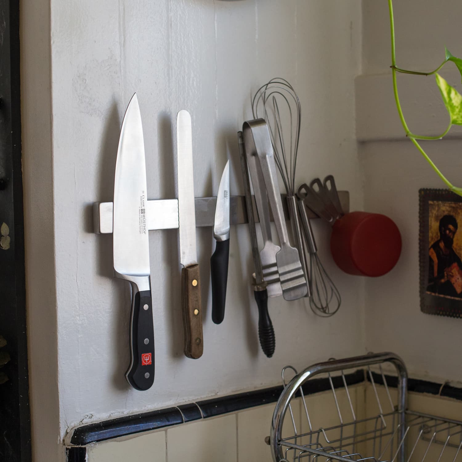 6 More Ways to Use a Magnetic Knife Strip Around the Kitchen ...