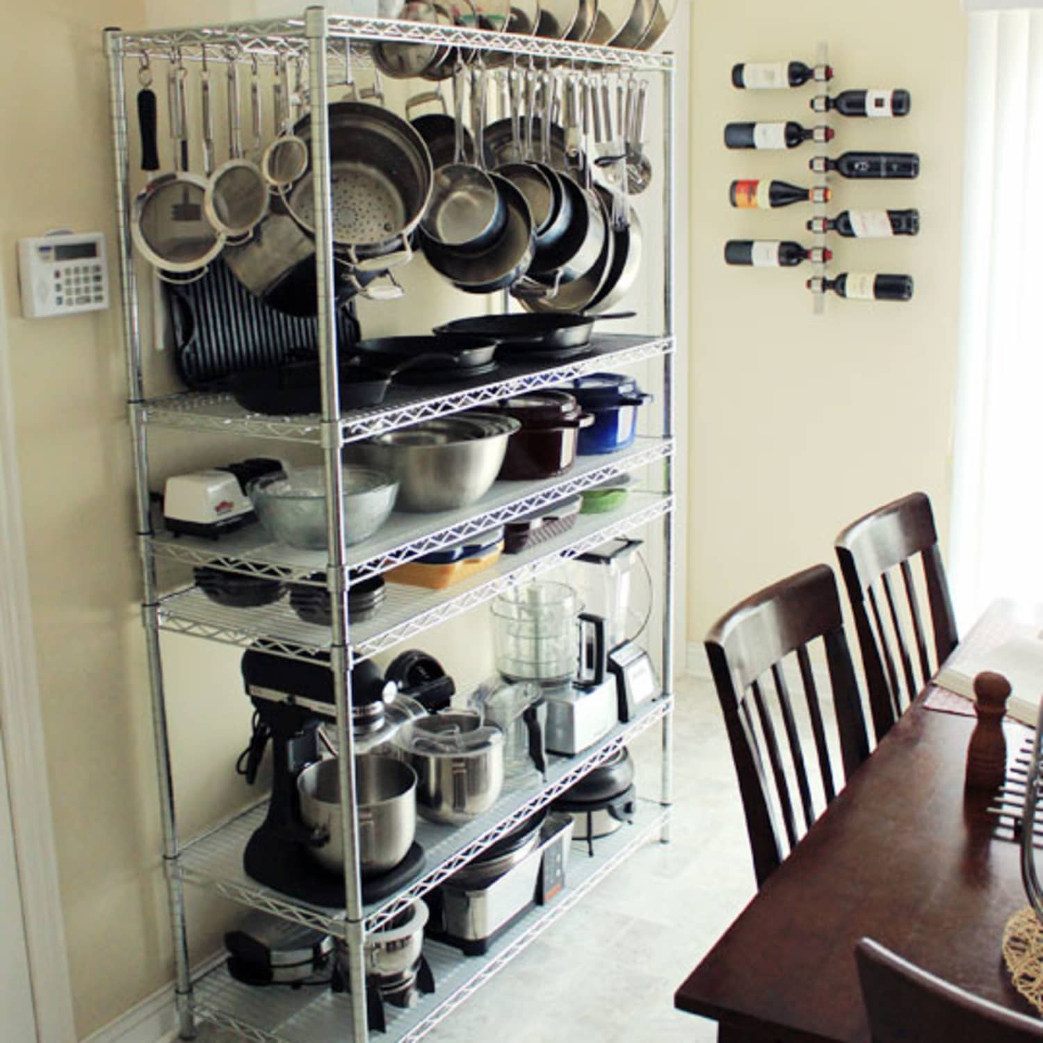 A Smart, Effective Wire Shelving Unit for Kitchen Storage