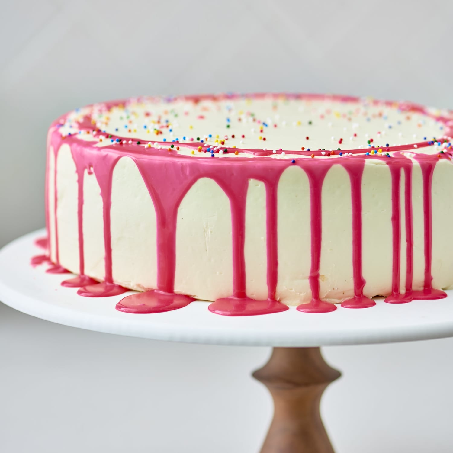 piping edges on cake