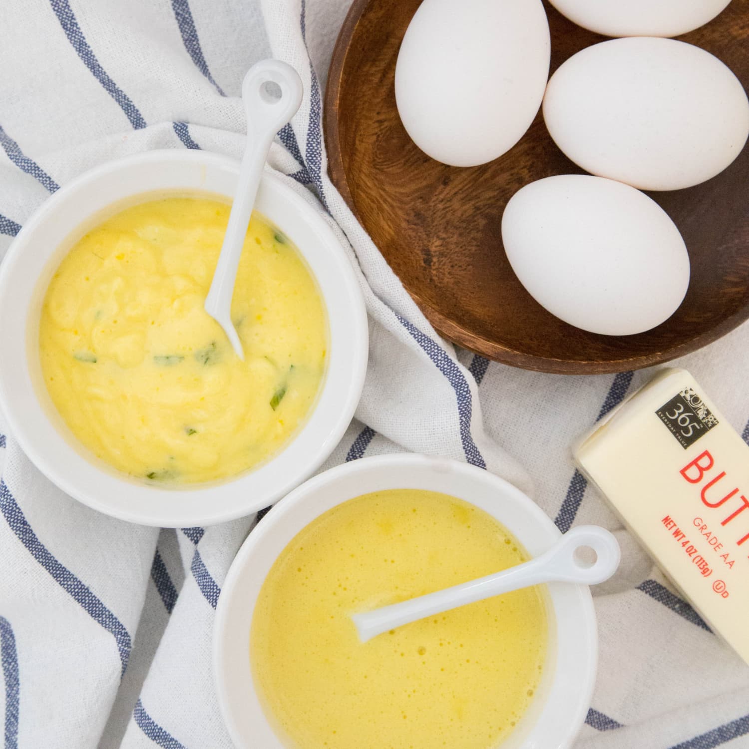 What S The Difference Between Hollandaise And Bearnaise Sauces