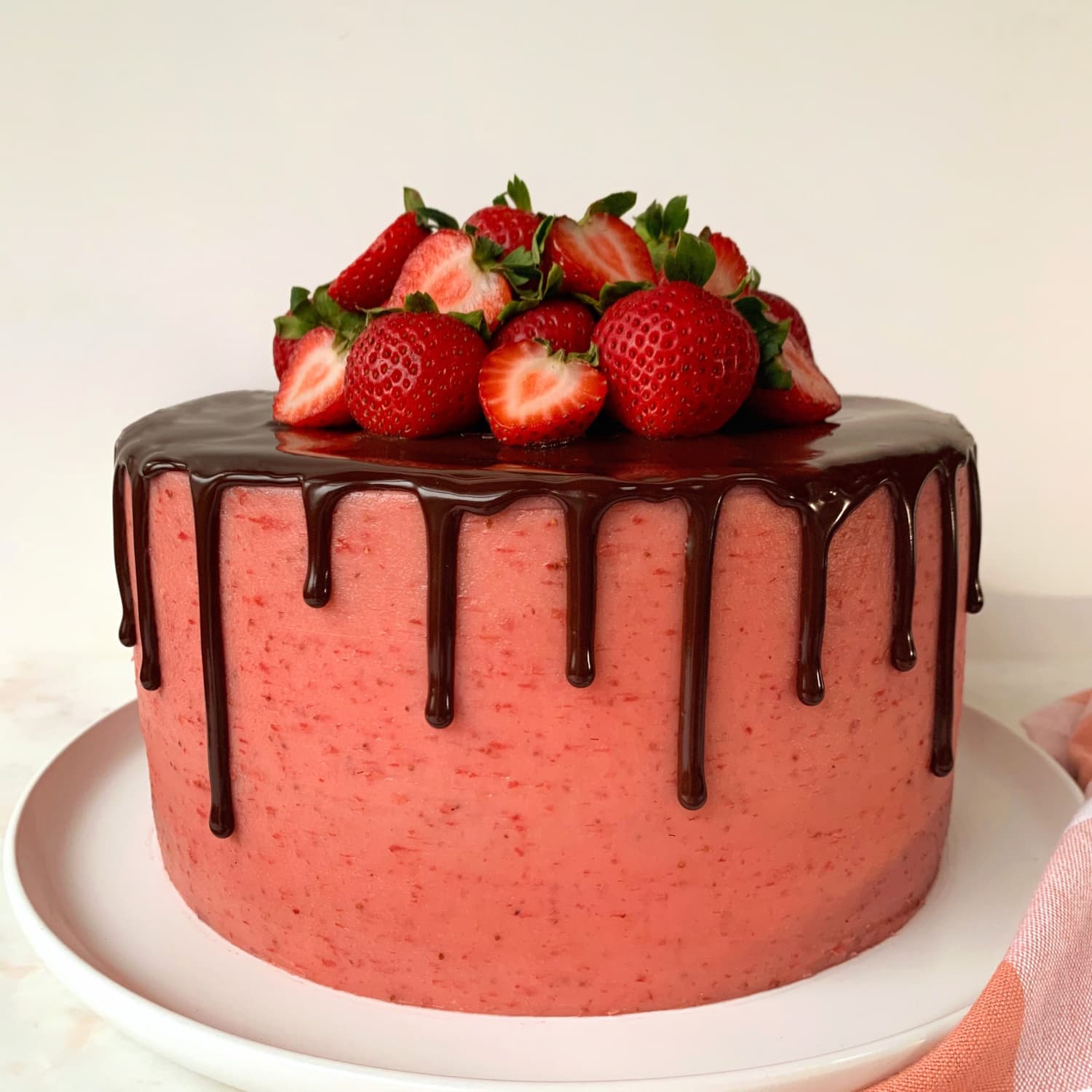 Chocolate strawberry hot sale cake