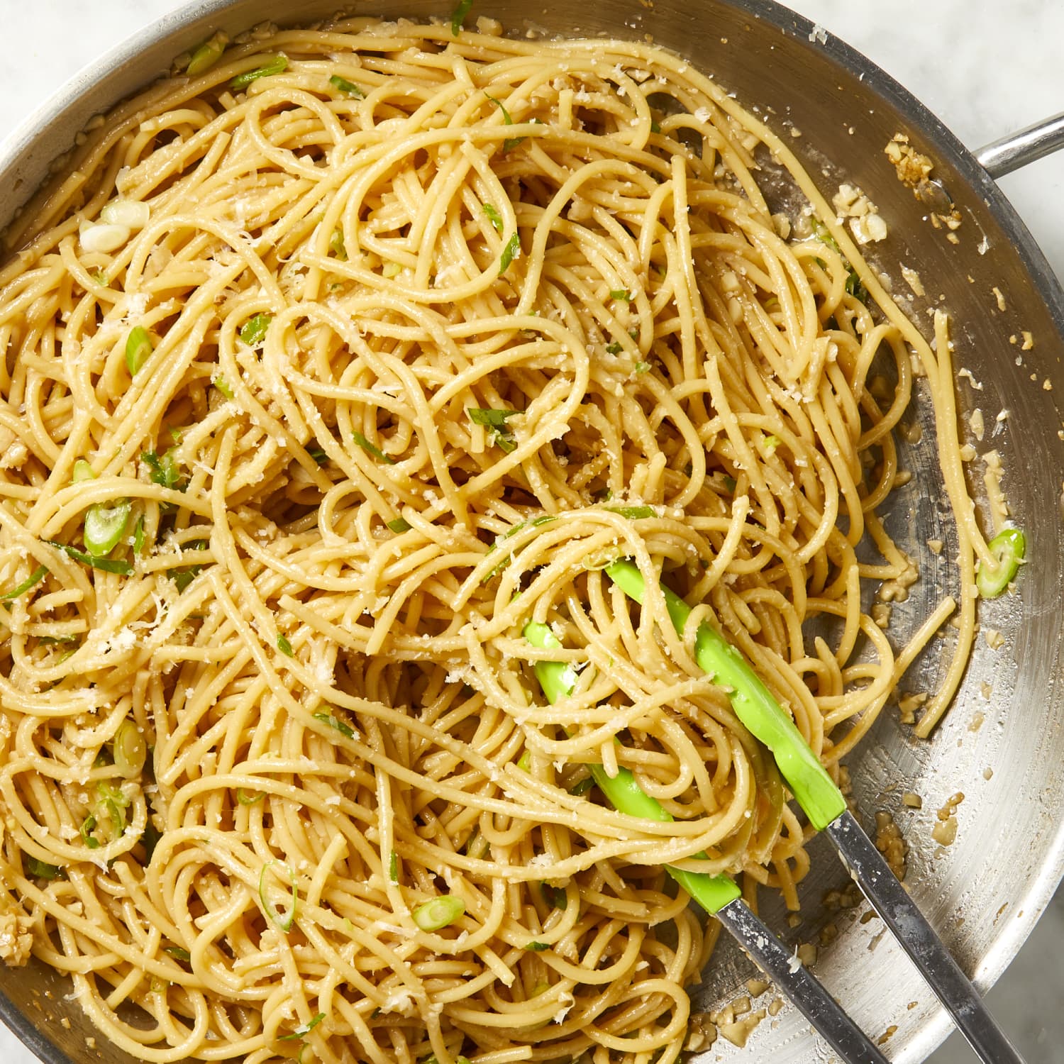 Garlicky noodles shop