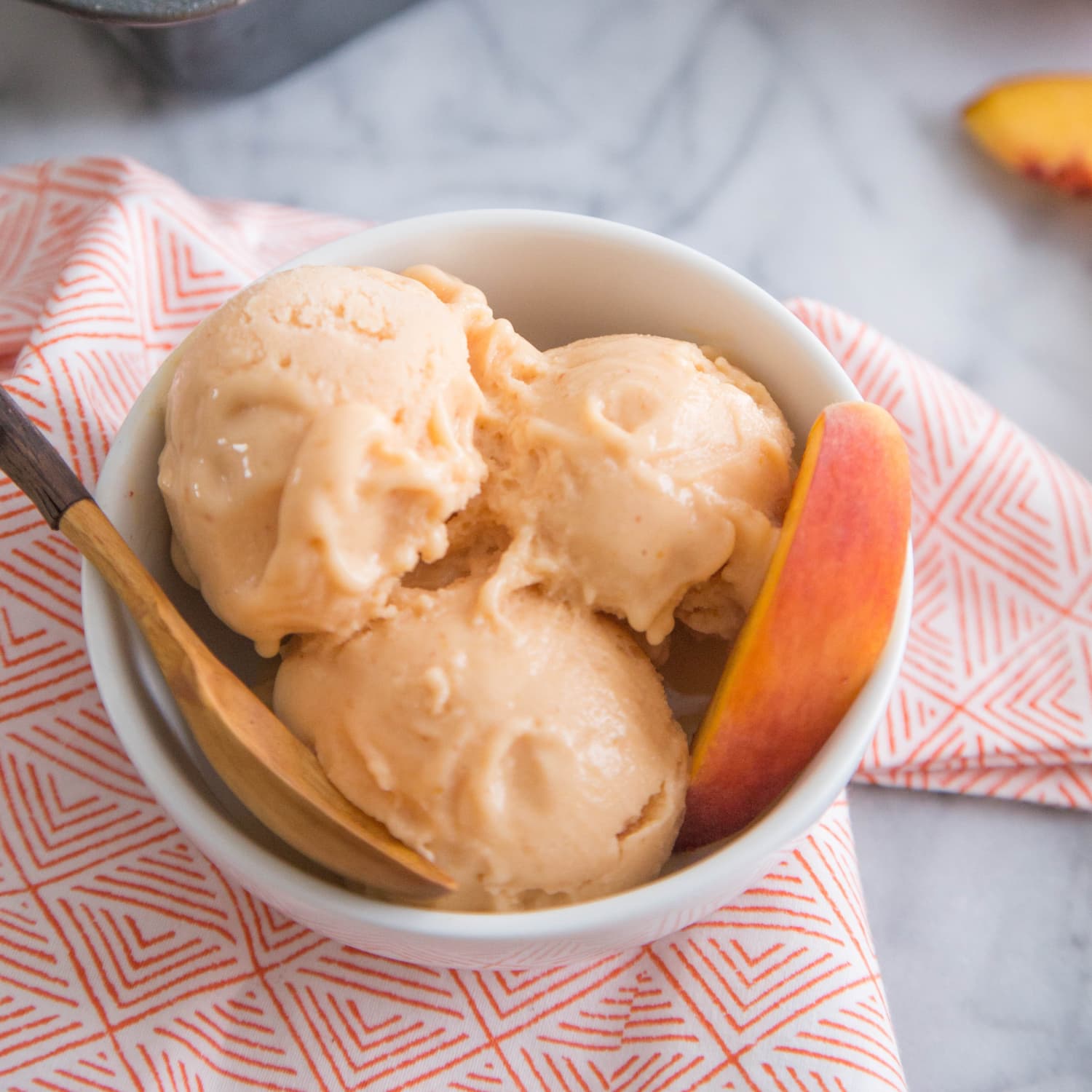 Peach frozen yogurt in ice cream maker online