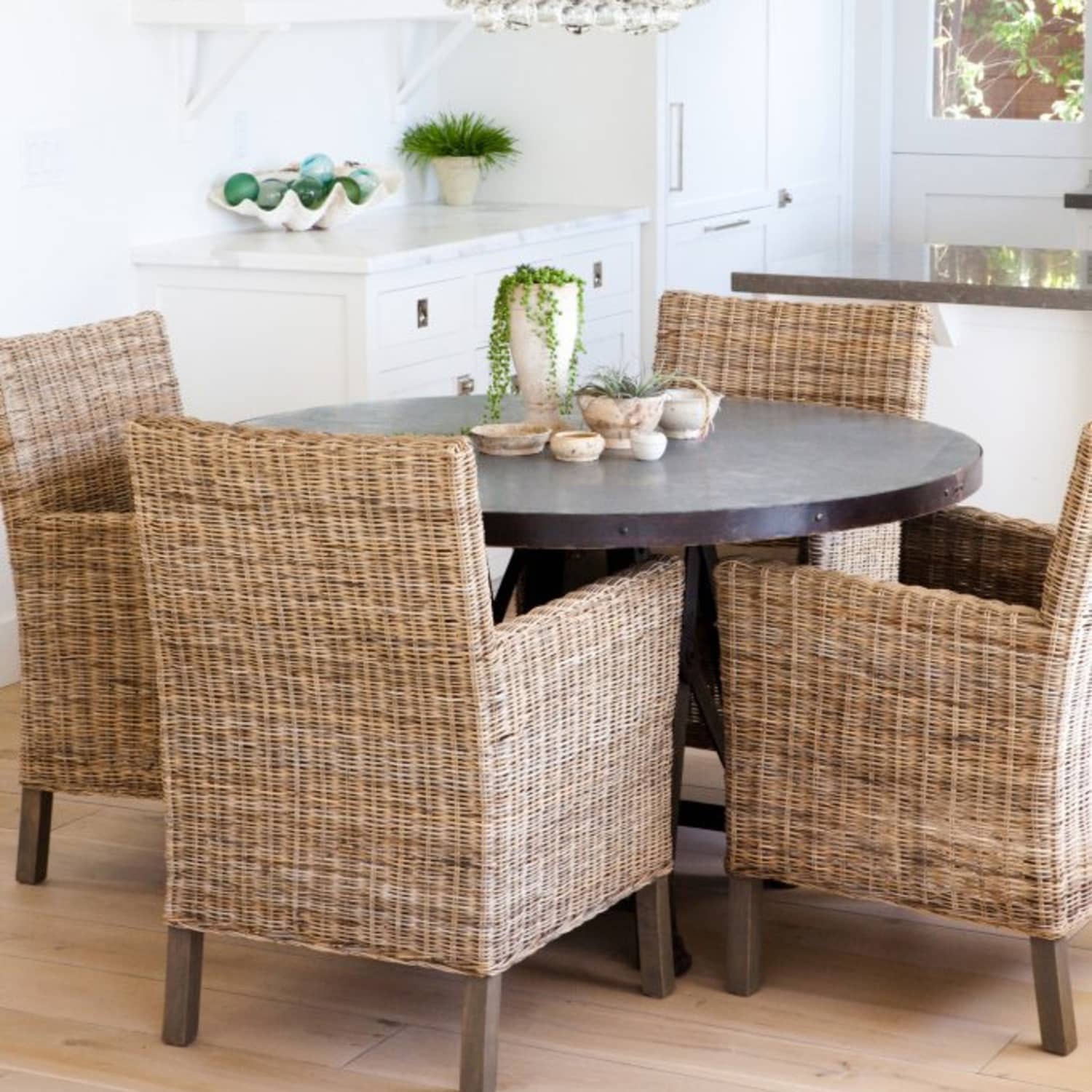 Wicker table and chairs outlet