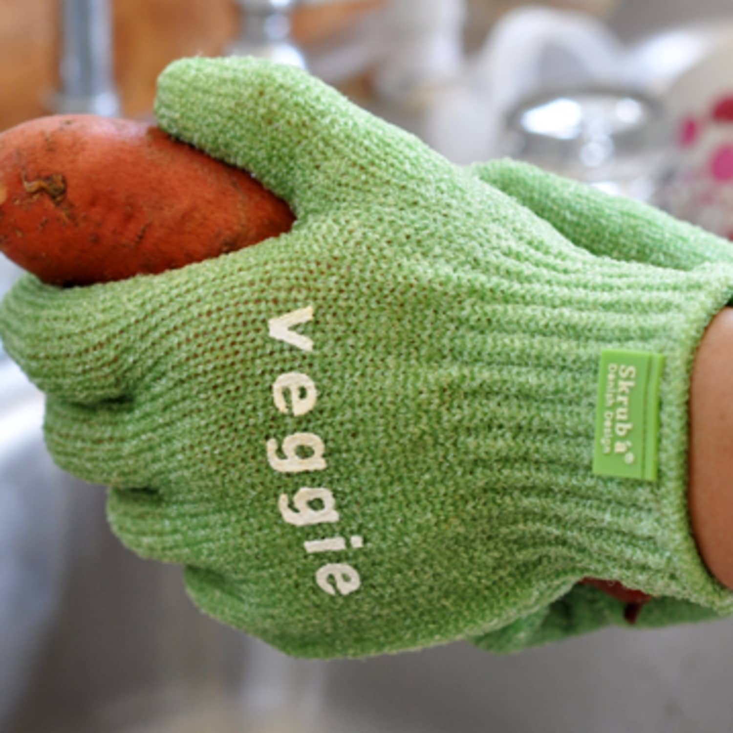 Product Review Skrub a Vegetable Scrubbing Gloves The Kitchn