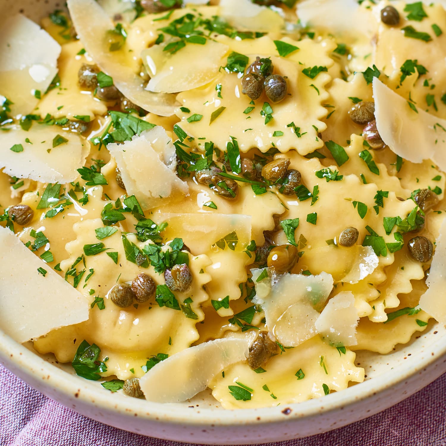 Butter sauce top for ravioli