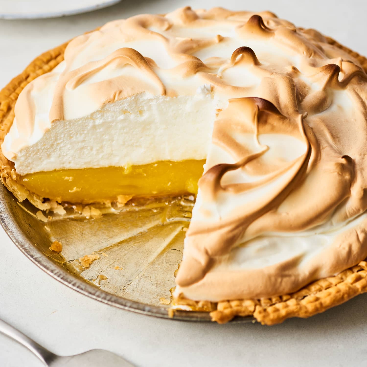 Lemon sale meringue pie