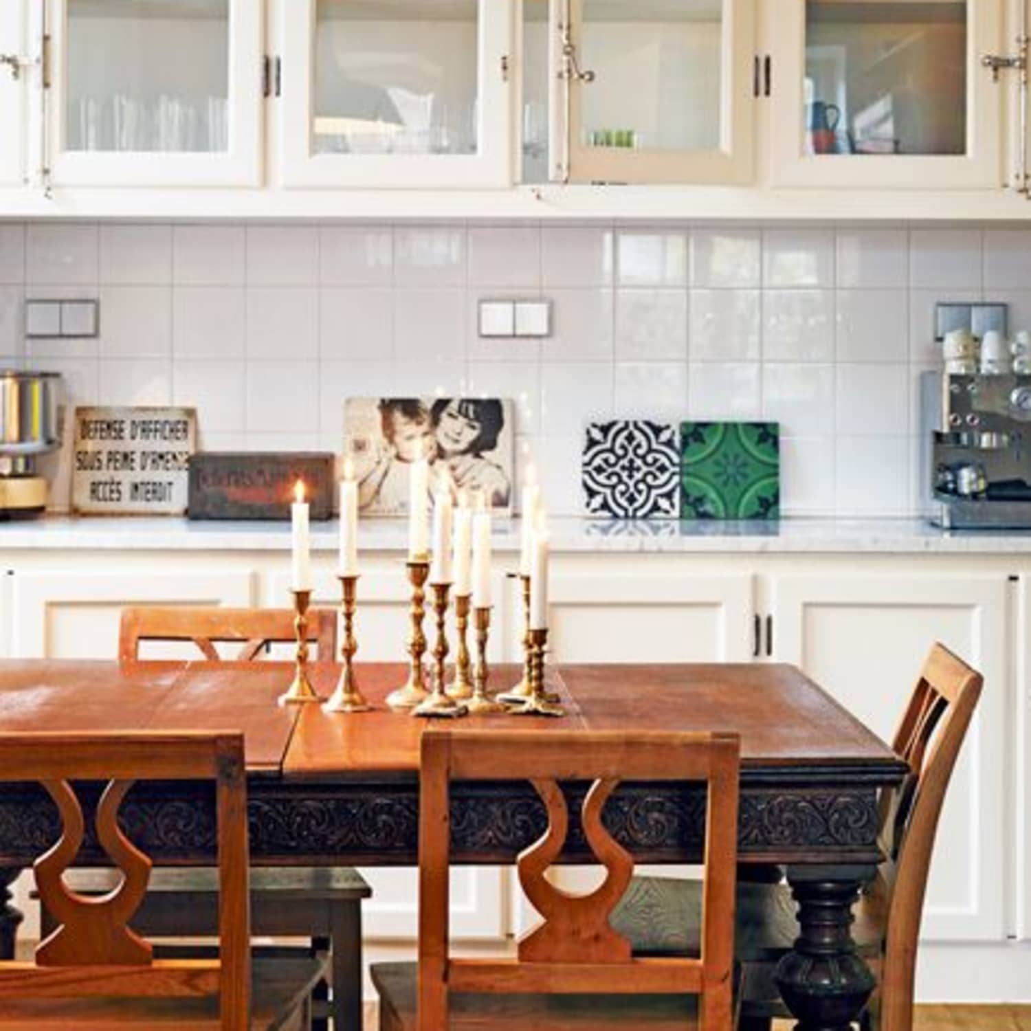 Collection 27+ Images table in the middle of the kitchen Completed