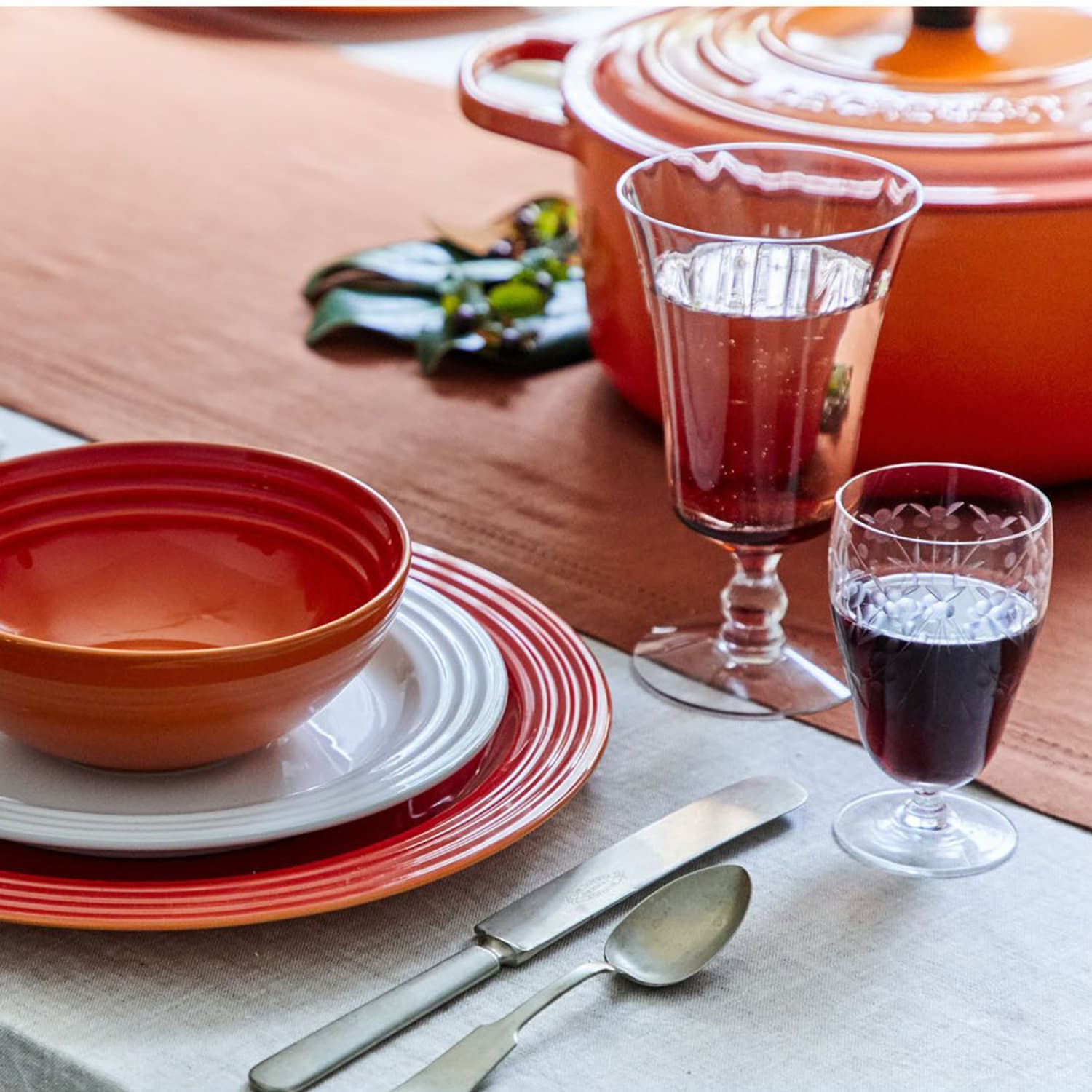 Le sales creuset dinnerware