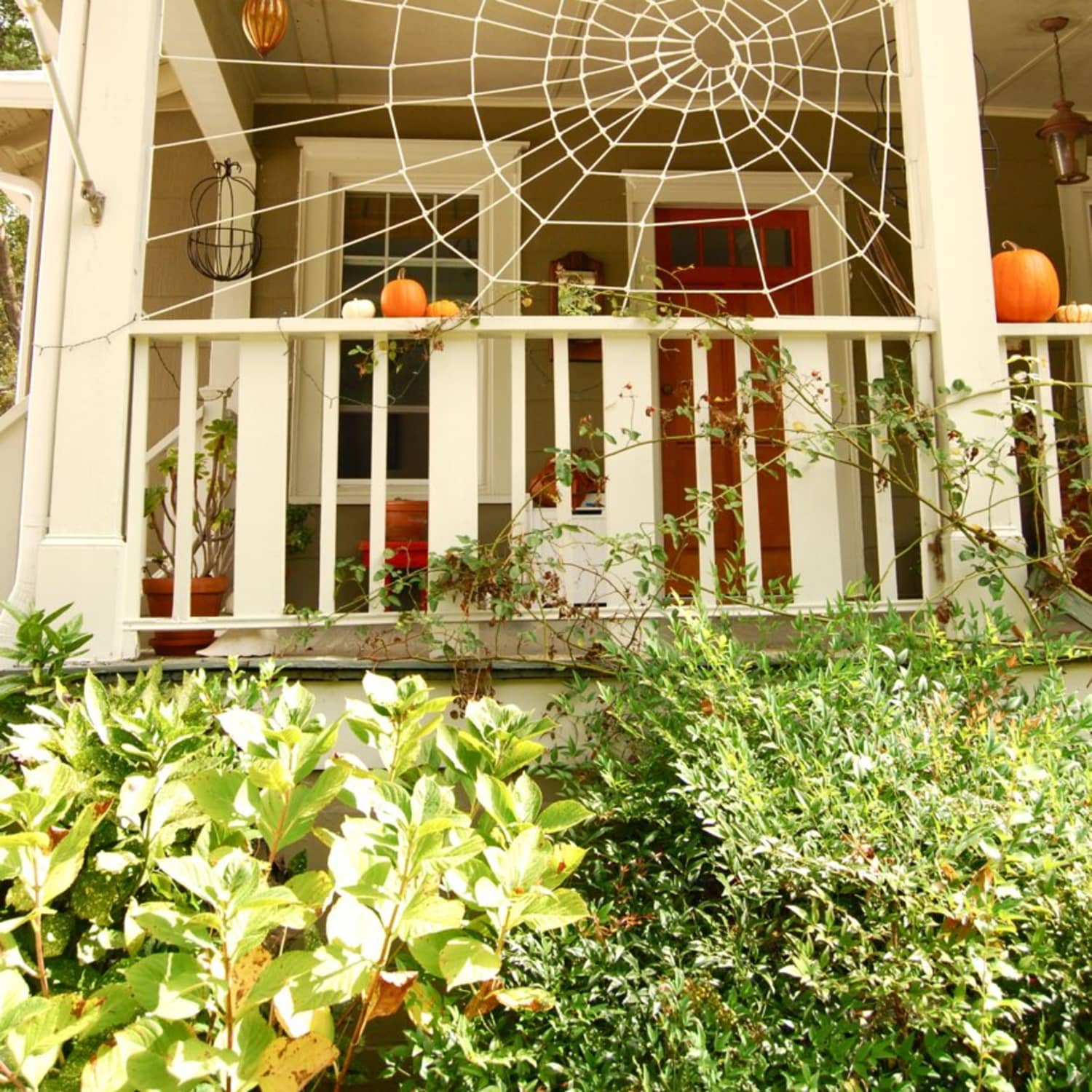 10 Ideas For Decorating Your Porch This Halloween Apartment Therapy