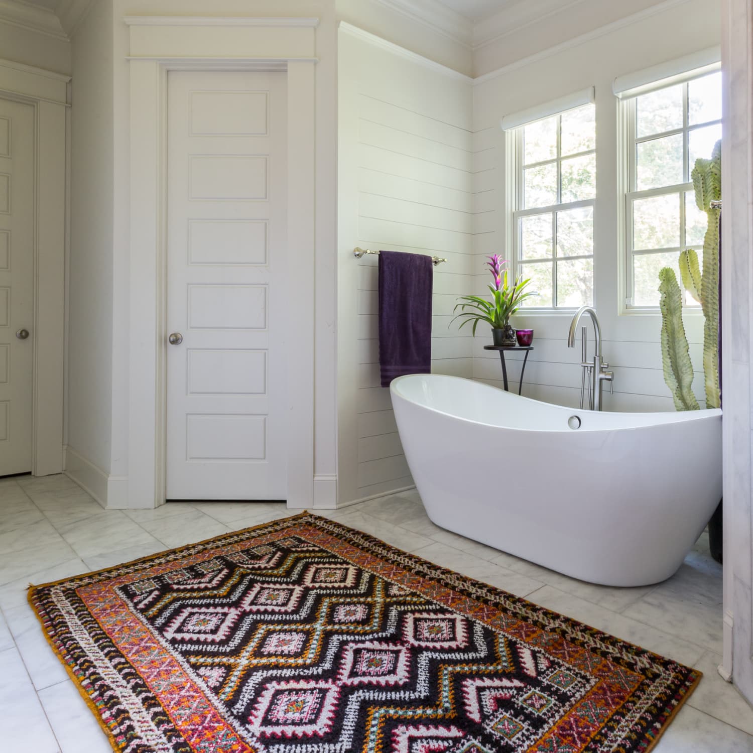 Look We Love Using Real Rugs In The Bathroom Apartment Therapy