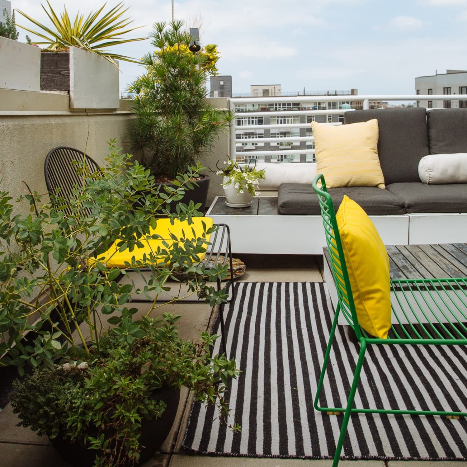 20 Outdoor Rugs For Patios Porches Balconies Apartment Therapy