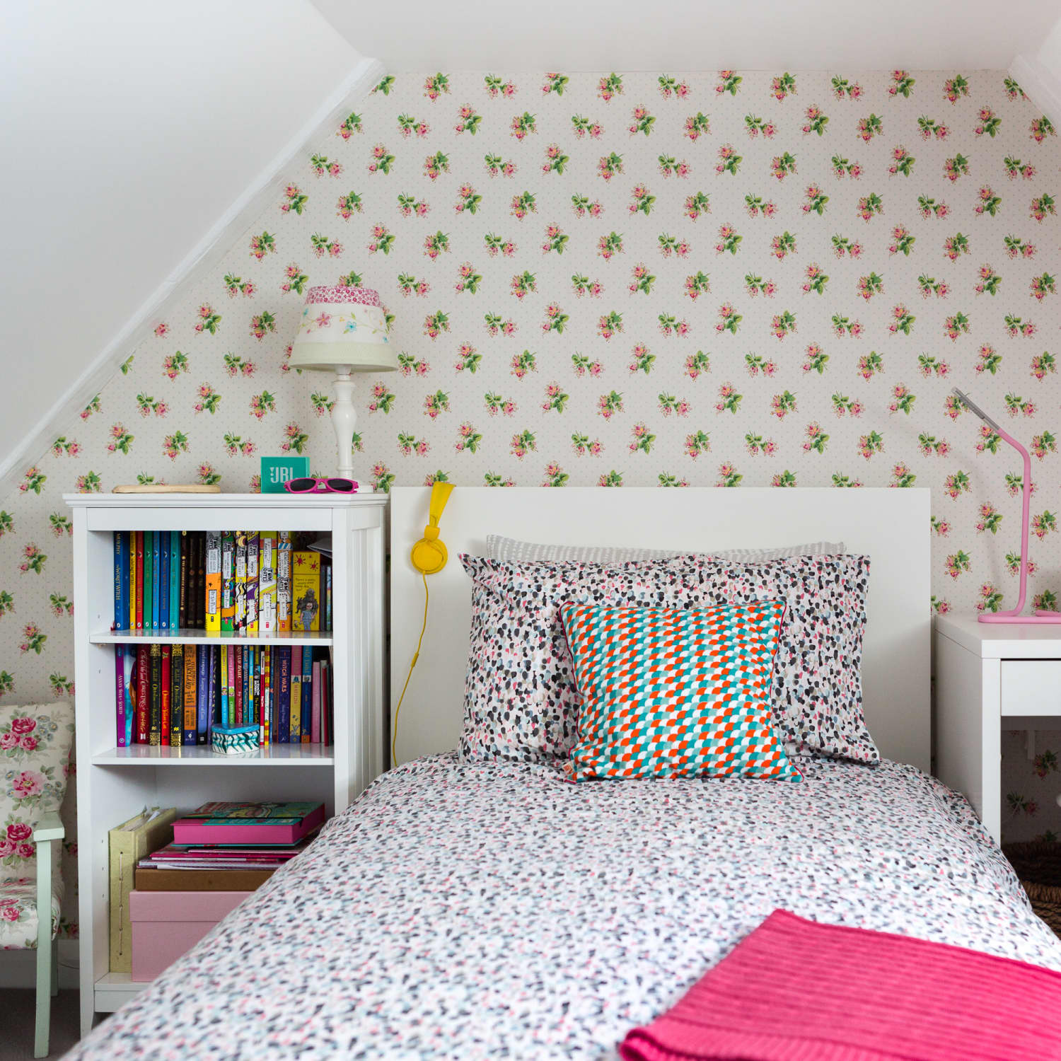 Wallpaper girl TikTok trend | Apartment Therapy